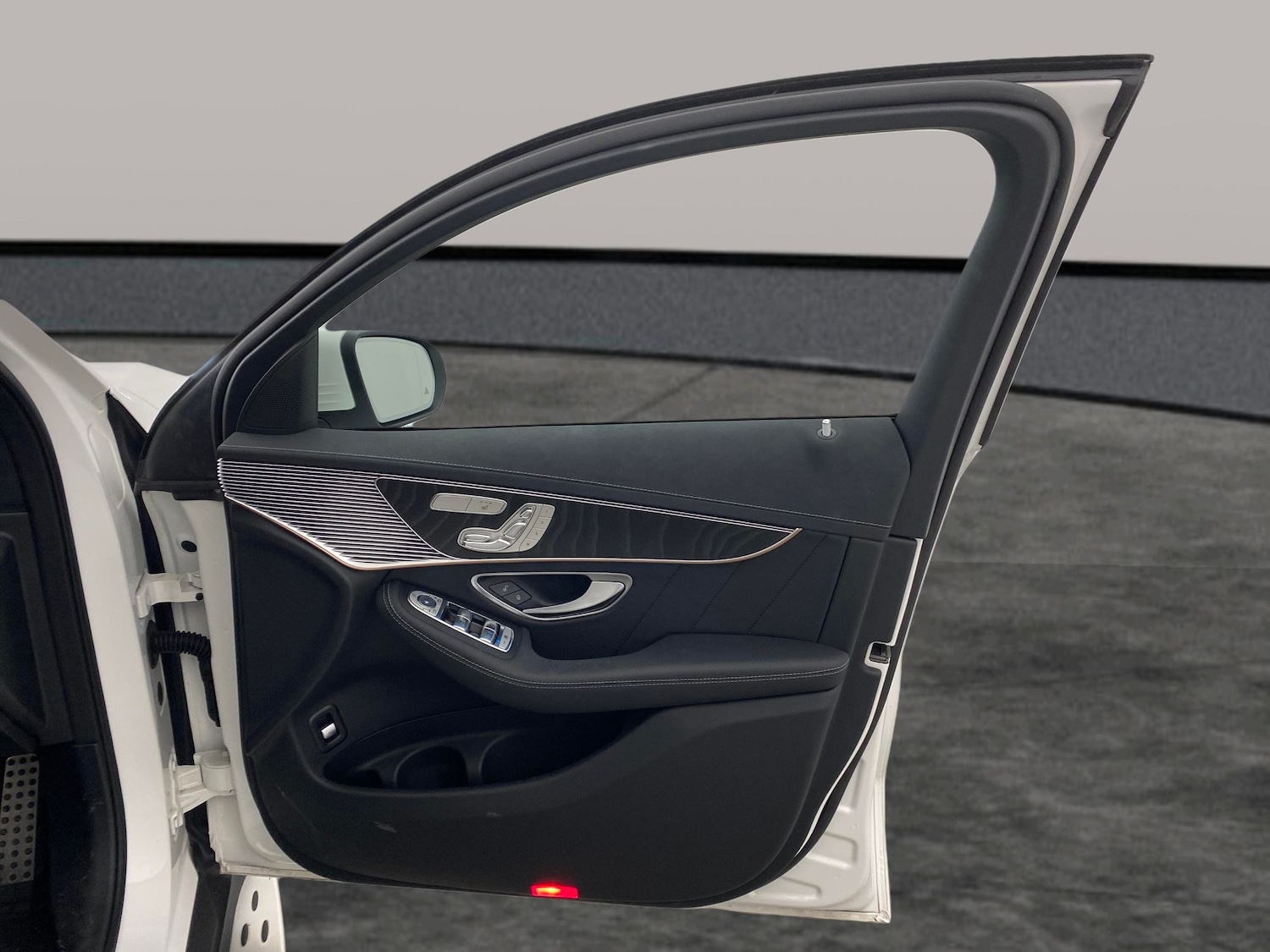 Used Mercedes-Benz EQC 2022 for sale - 76616000: Photo 30