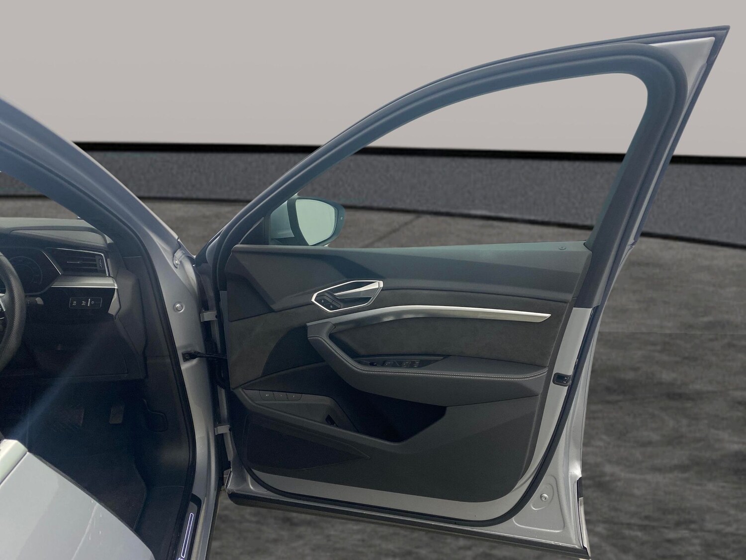 Used Audi e-tron 2023 for sale - 77568122: Photo 28