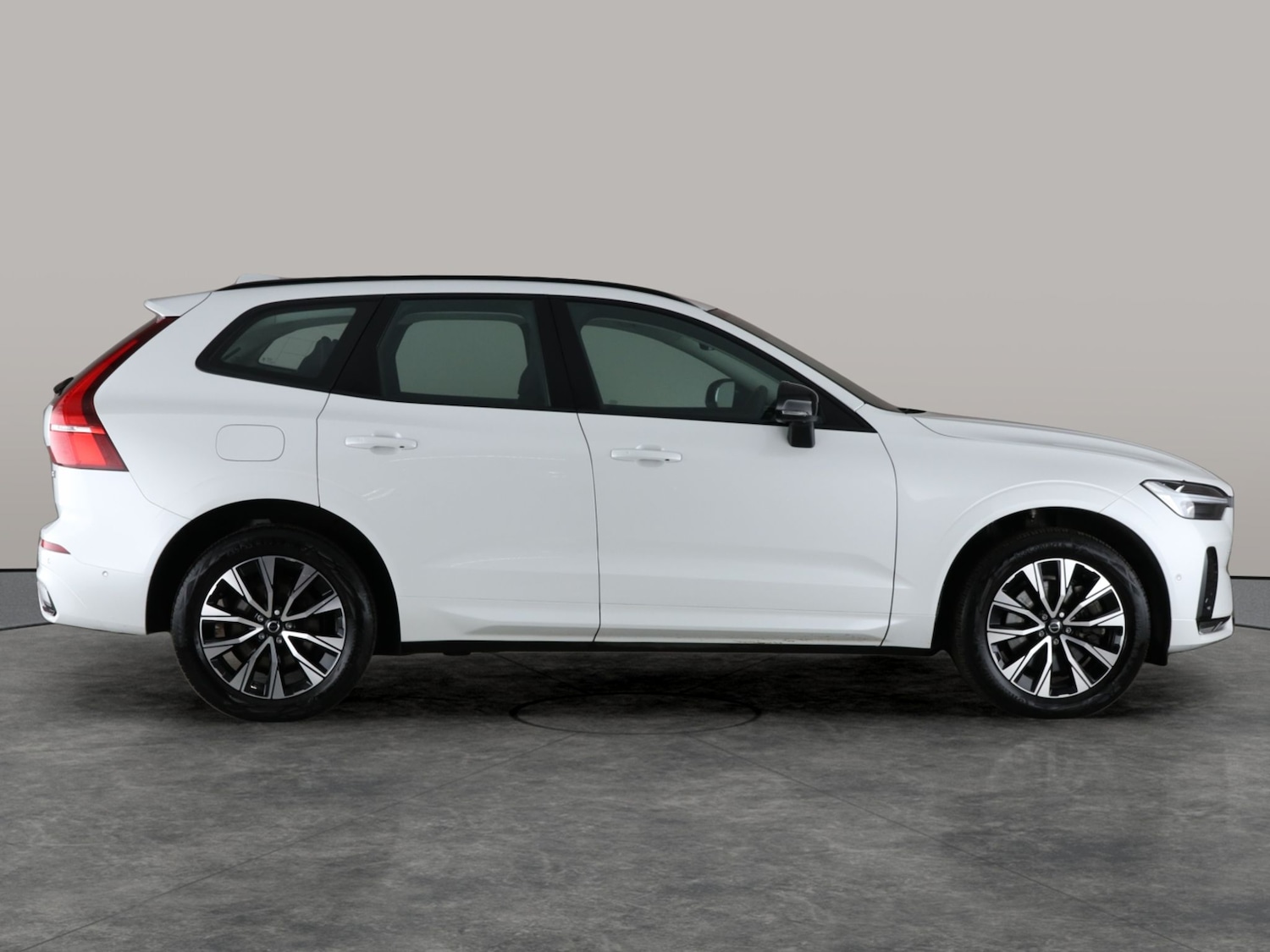 Used Volvo XC60 2023 for sale - 76889242: Photo 10