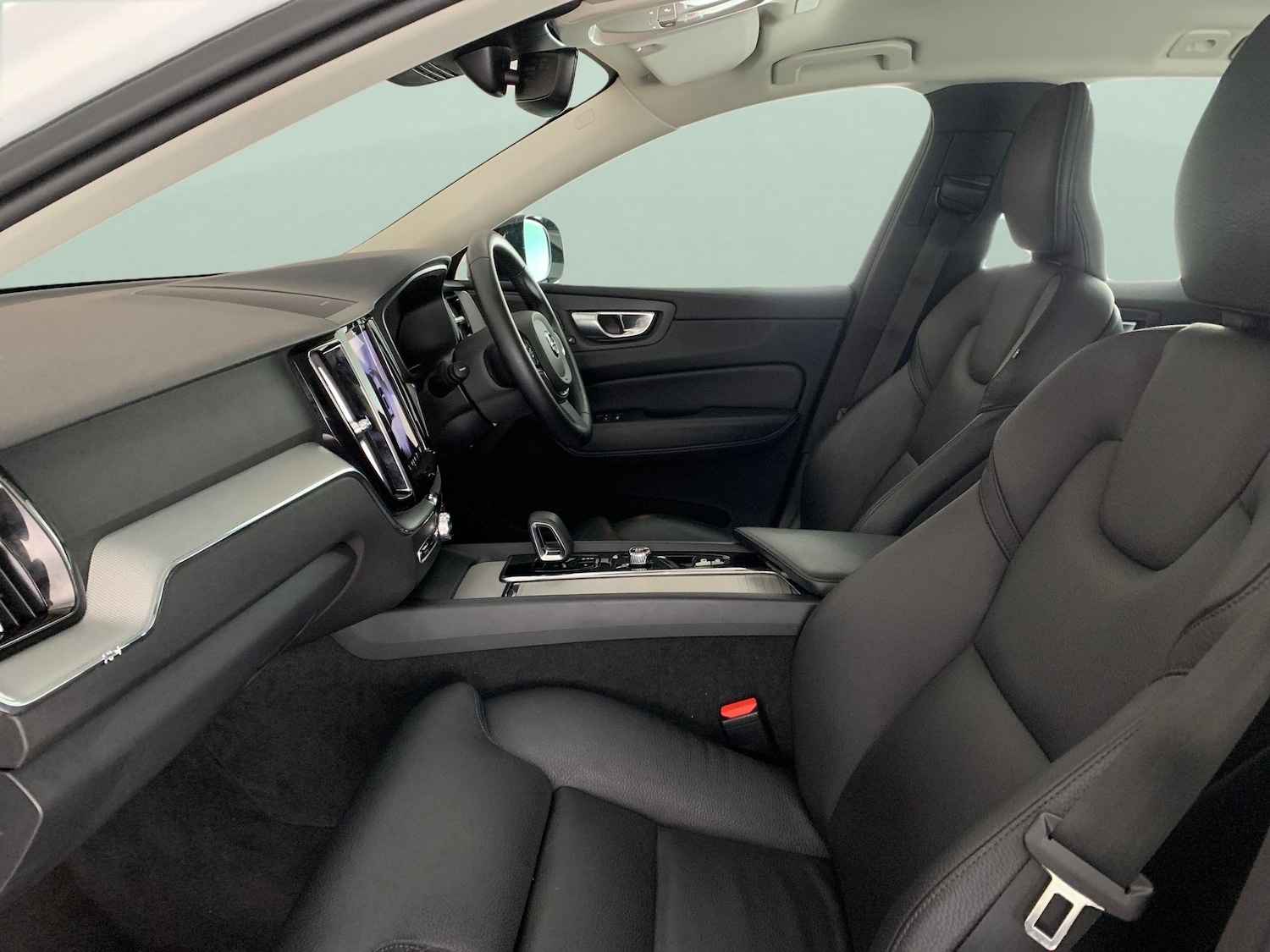 Used Volvo XC60 2023 for sale - 76889242: Photo 4