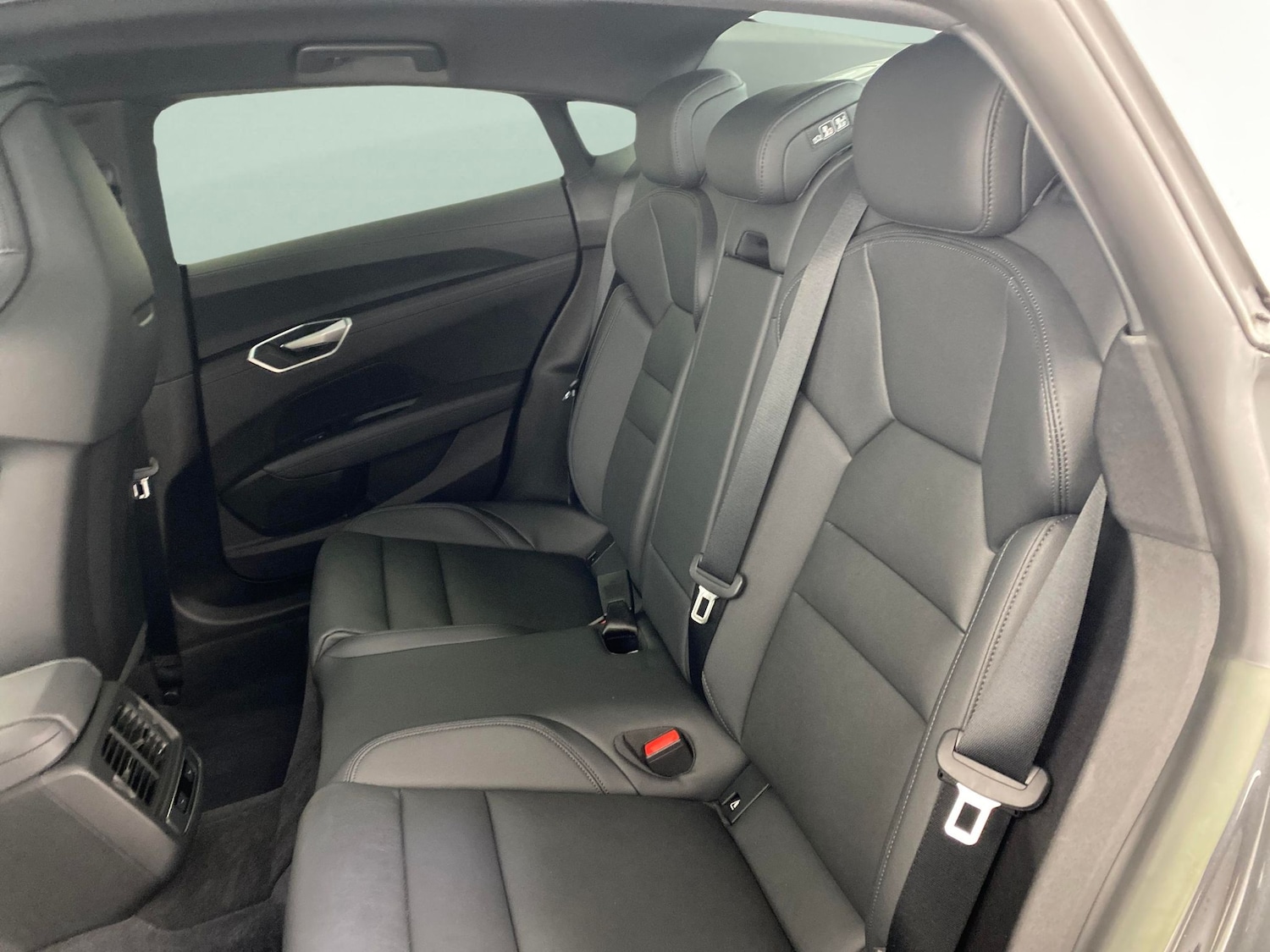 Used Audi e-tron GT 2022 for sale - 76428501: Photo 37