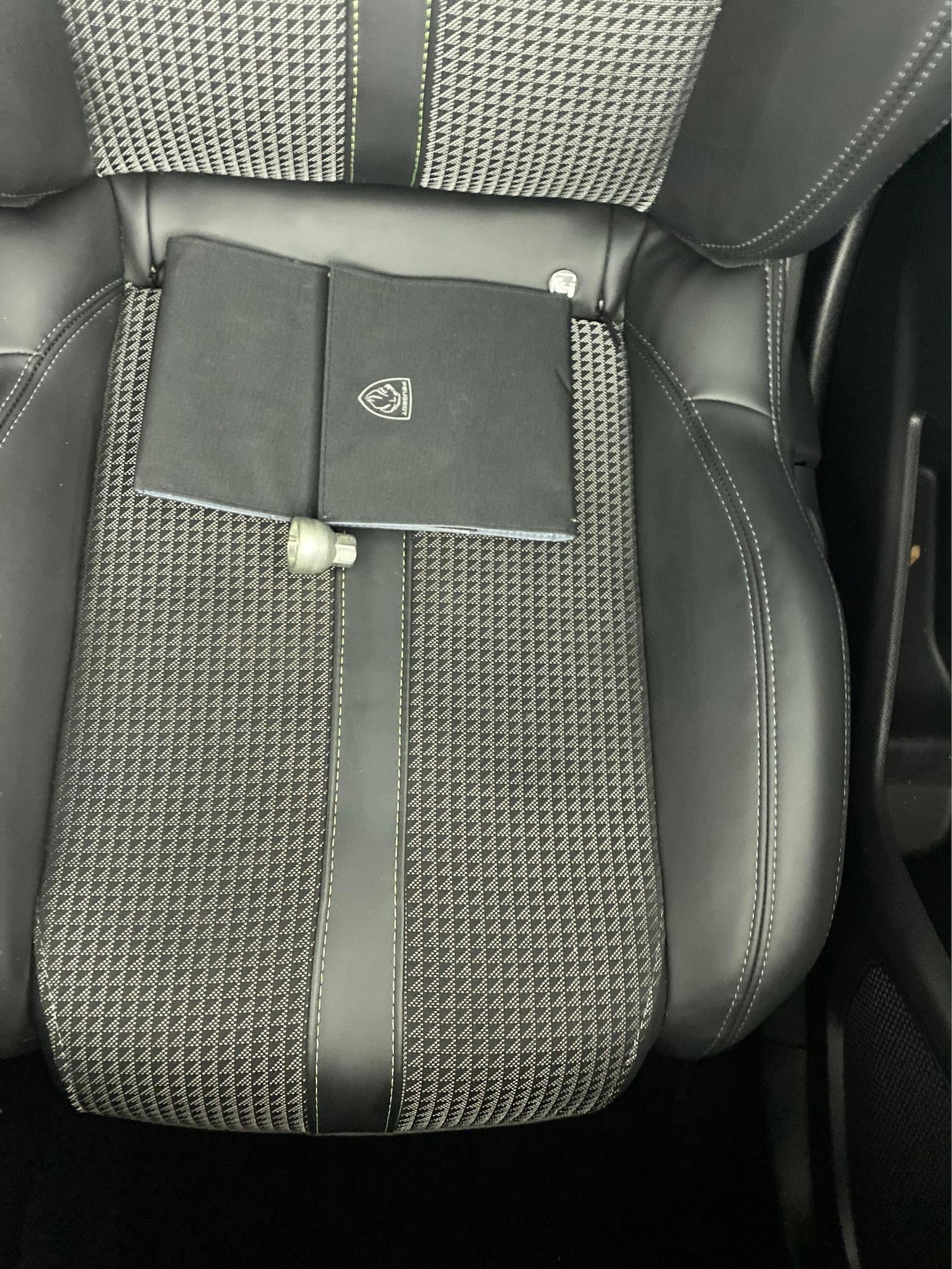 Used Peugeot E-2008 2022 for sale - 76895078: Photo 28