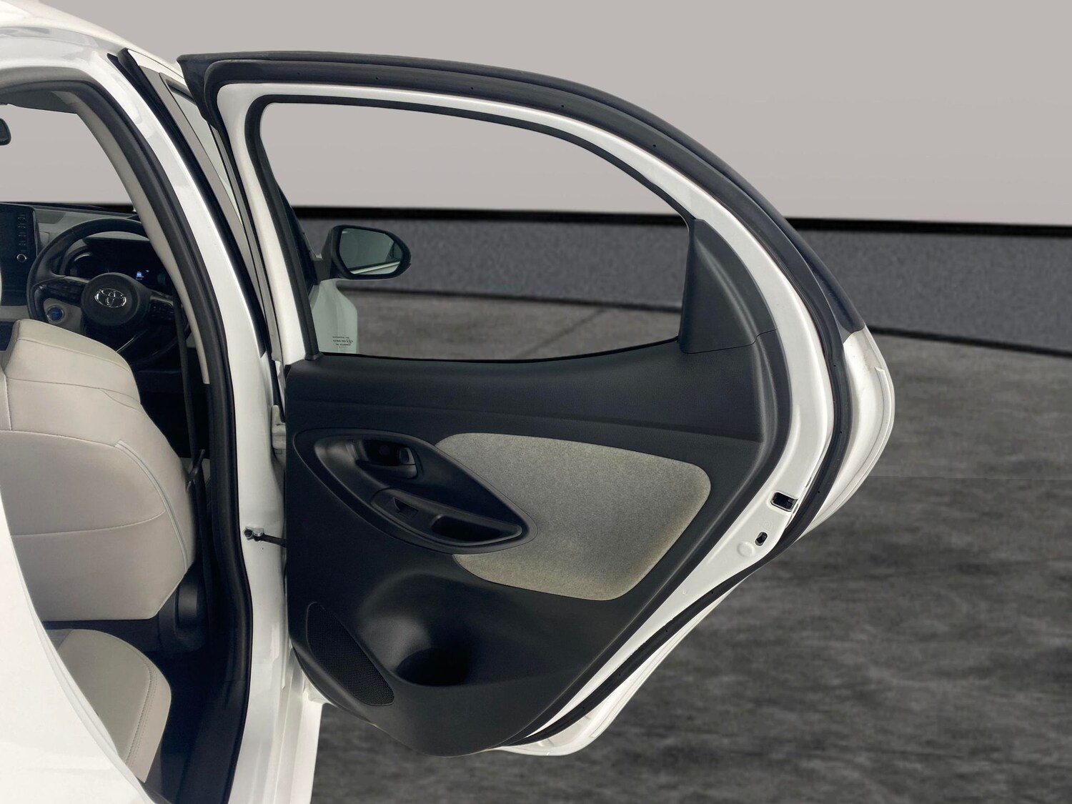 Used Toyota Yaris 2022 for sale - 77960538: Photo 26