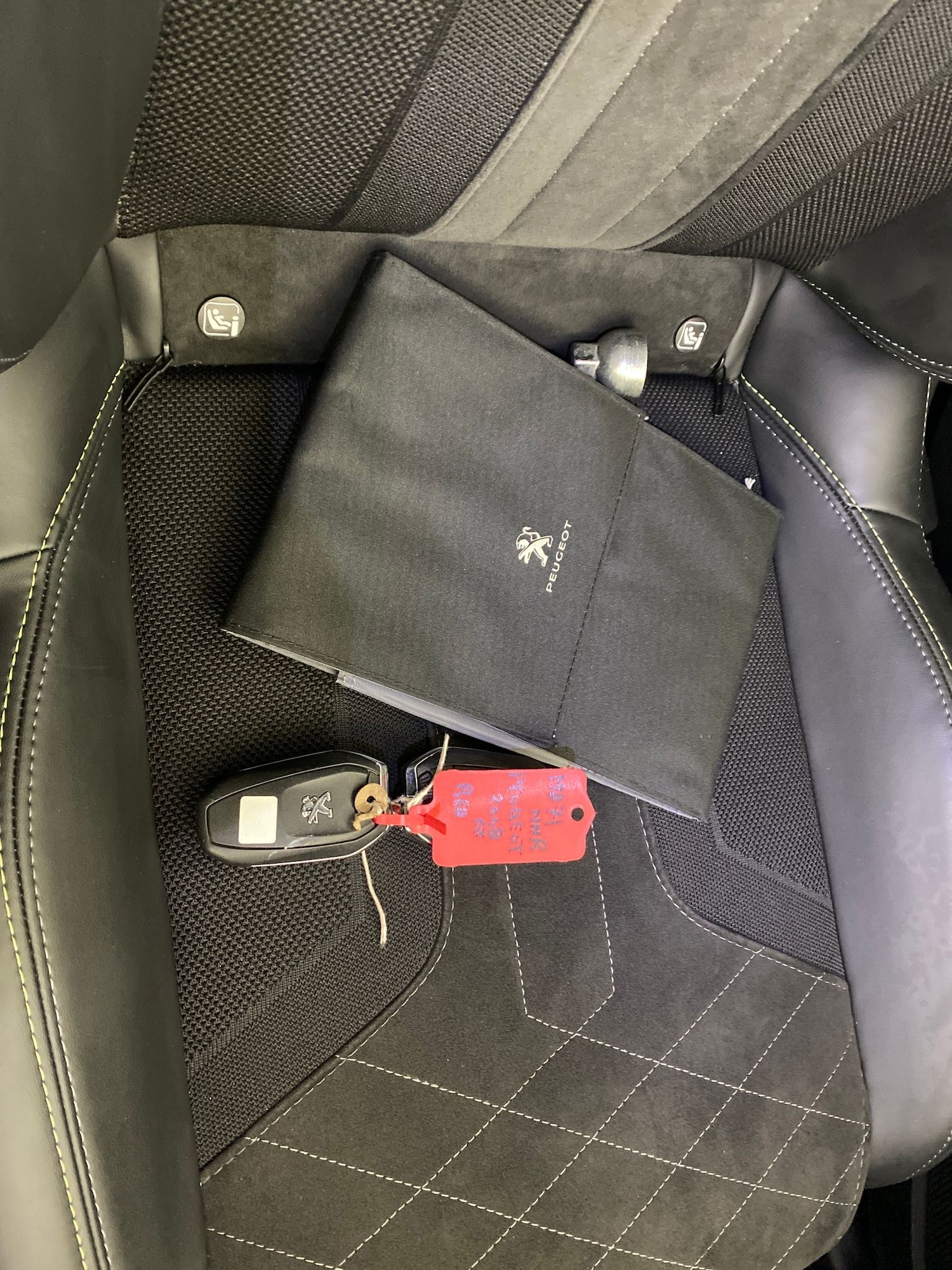 Used Peugeot E-2008 2022 for sale - 76384784: Photo 37