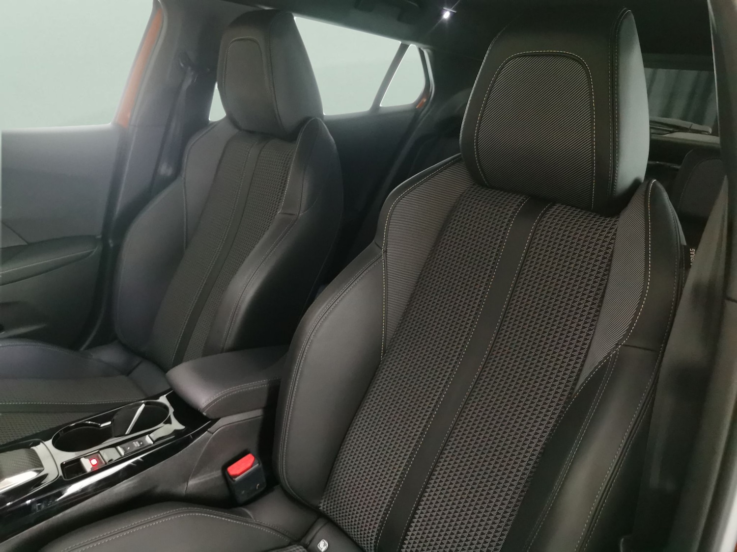 Used Peugeot E-2008 2023 for sale - 76788719: Photo 23