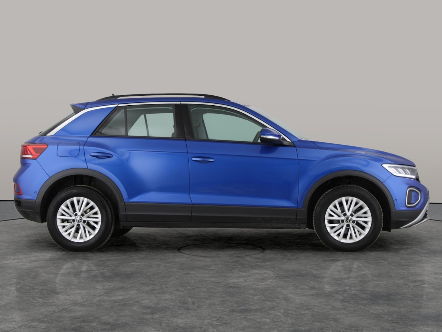 Used Volkswagen T-Roc 2023 for sale - 76557221: Photo 10