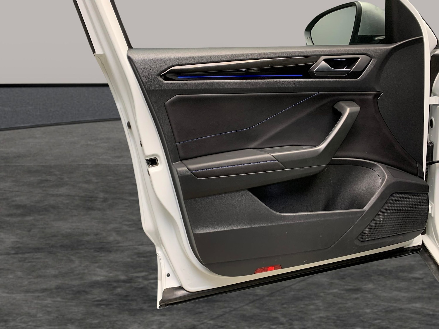 Used Volkswagen T-Roc 2023 for sale - 76722565: Photo 29