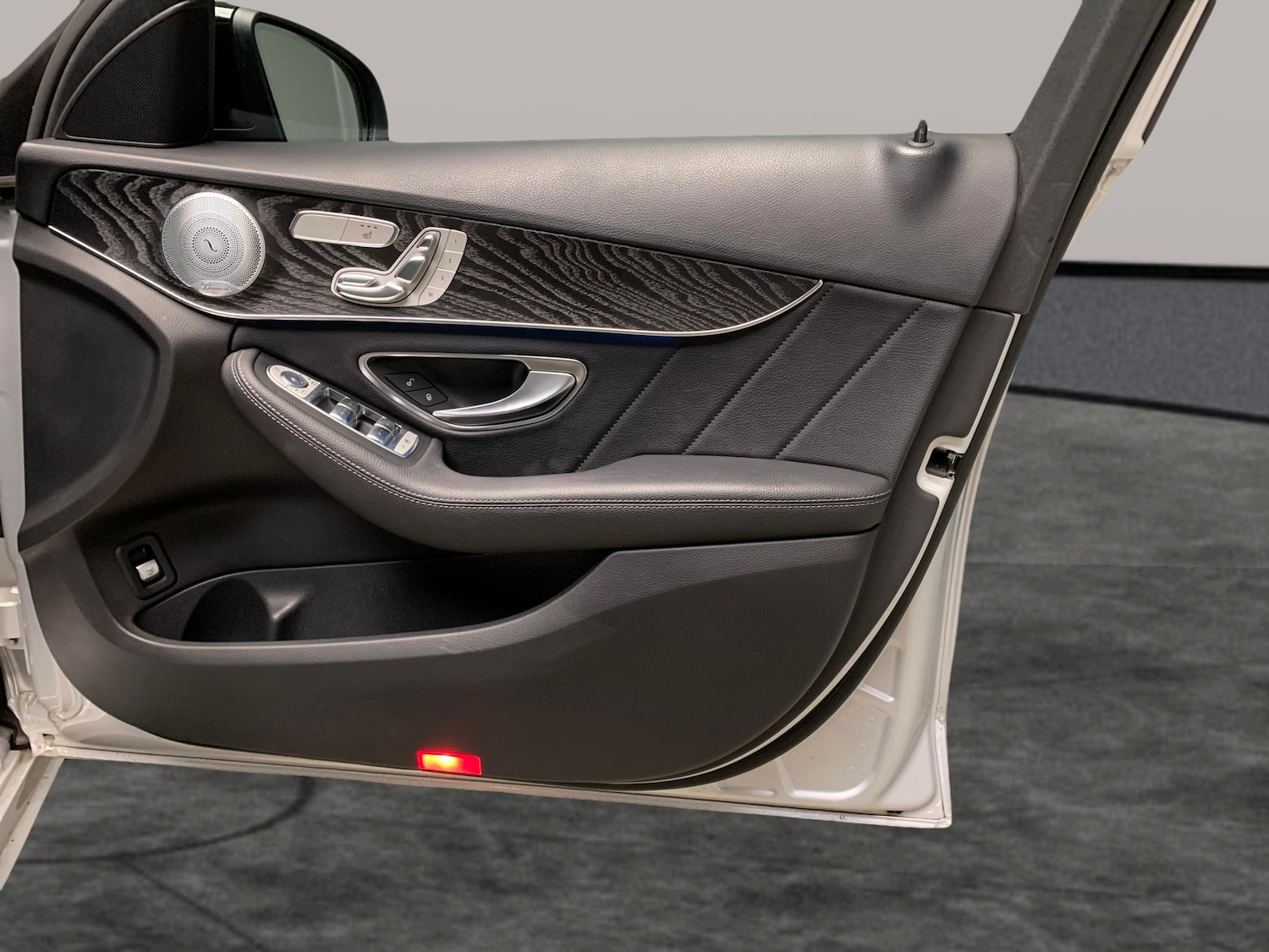 Used Mercedes-Benz C Class 2018 for sale - 76725392: Photo 31