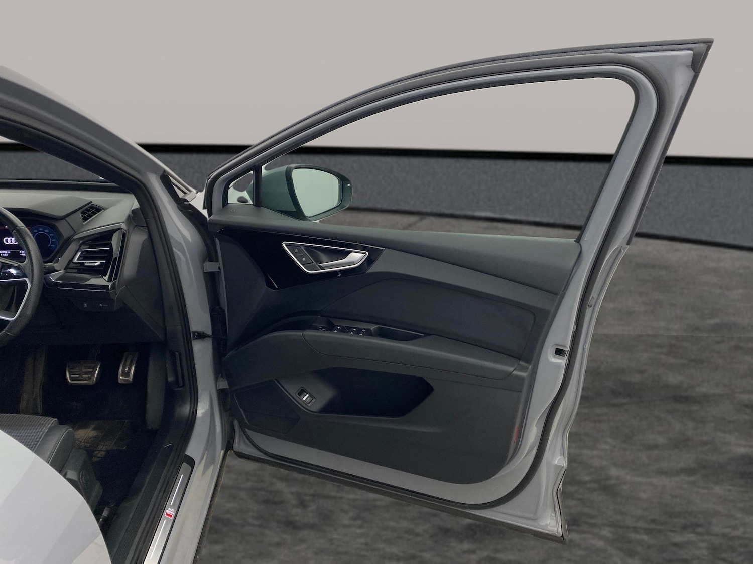 Used Audi Q4 e-tron 2023 for sale - 77802903: Photo 29