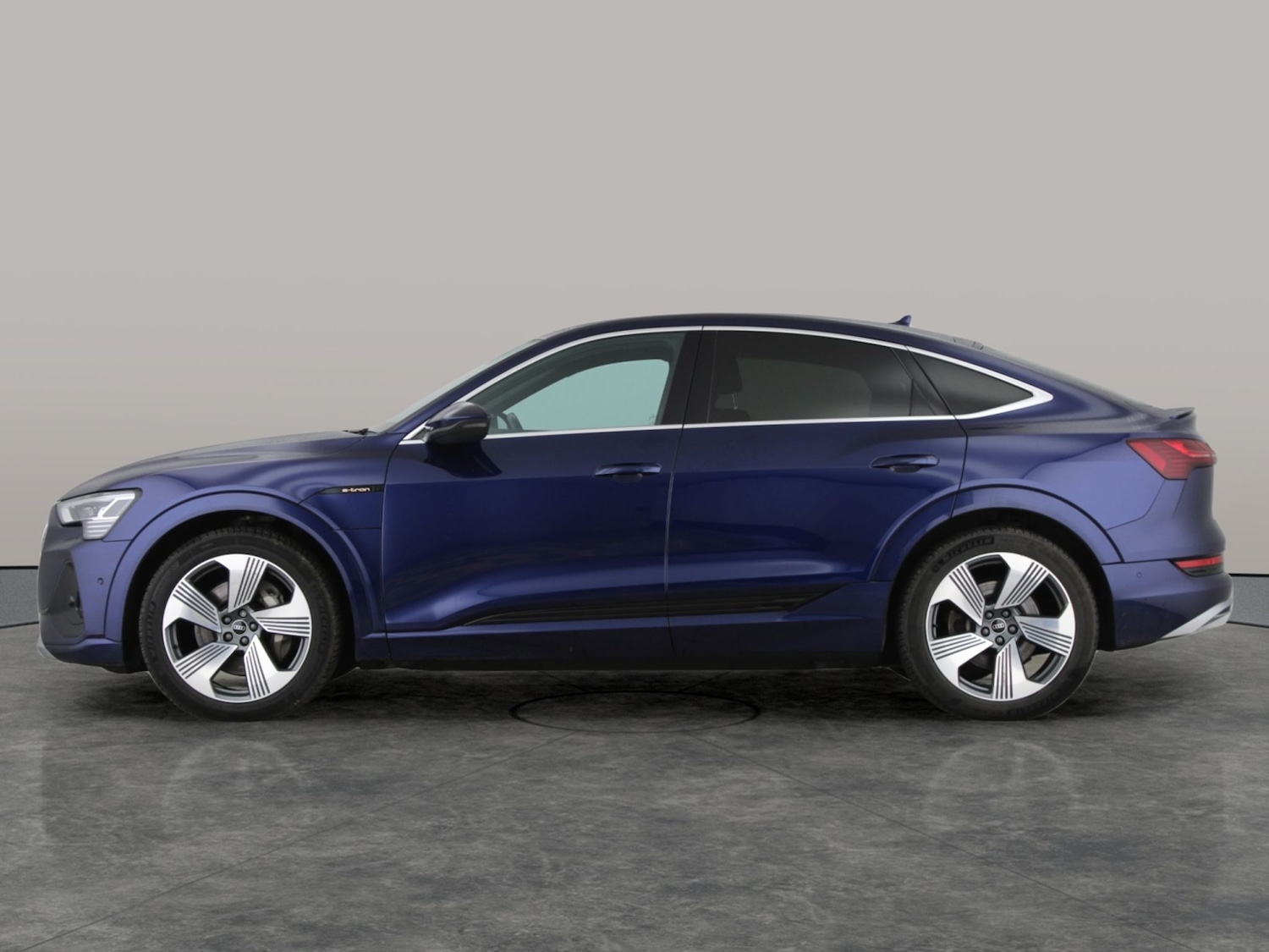 Used Audi e-tron 2023 for sale - 77316626: Photo 13