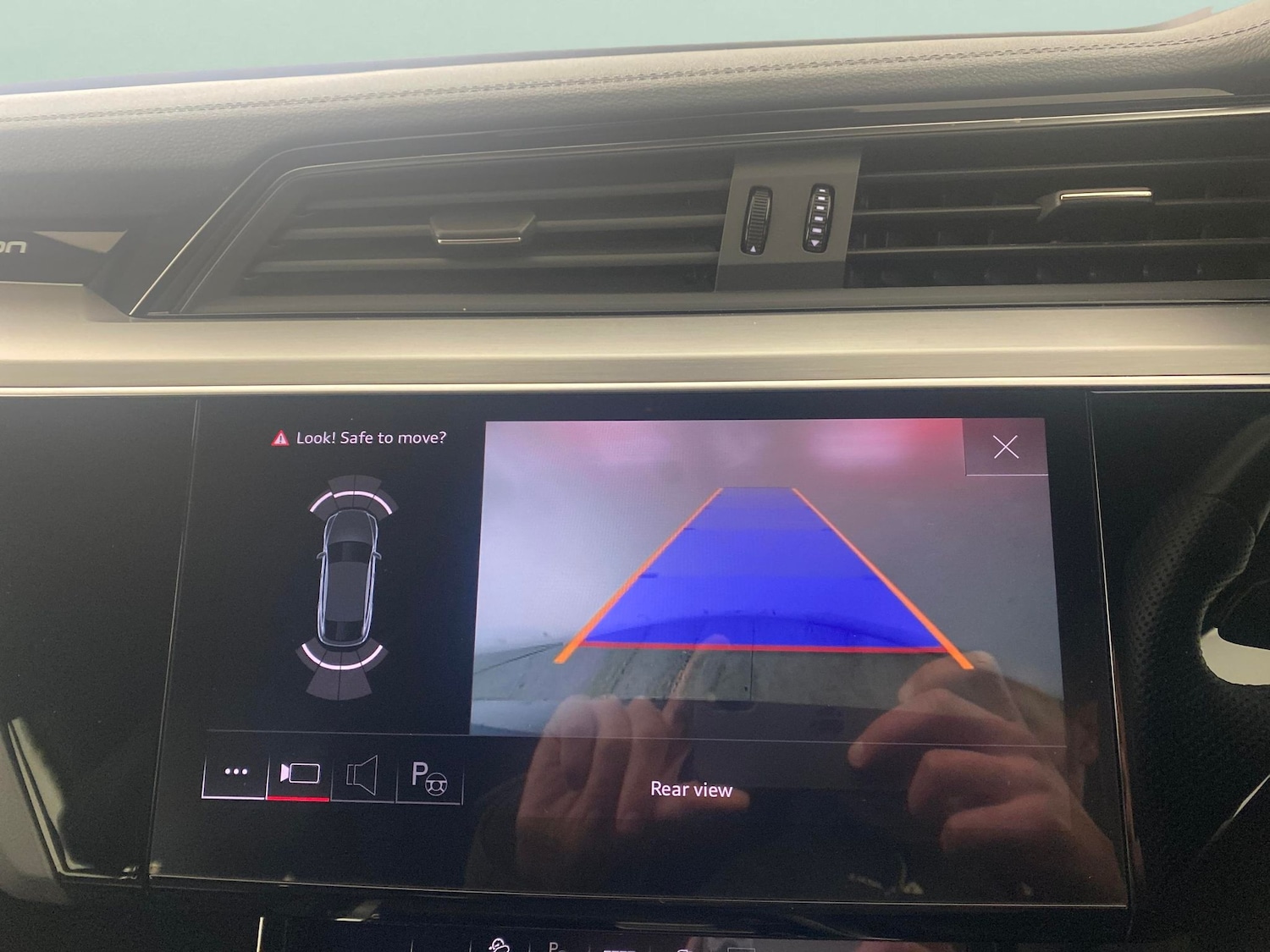 Used Audi e-tron 2023 for sale - 77316626: Photo 6