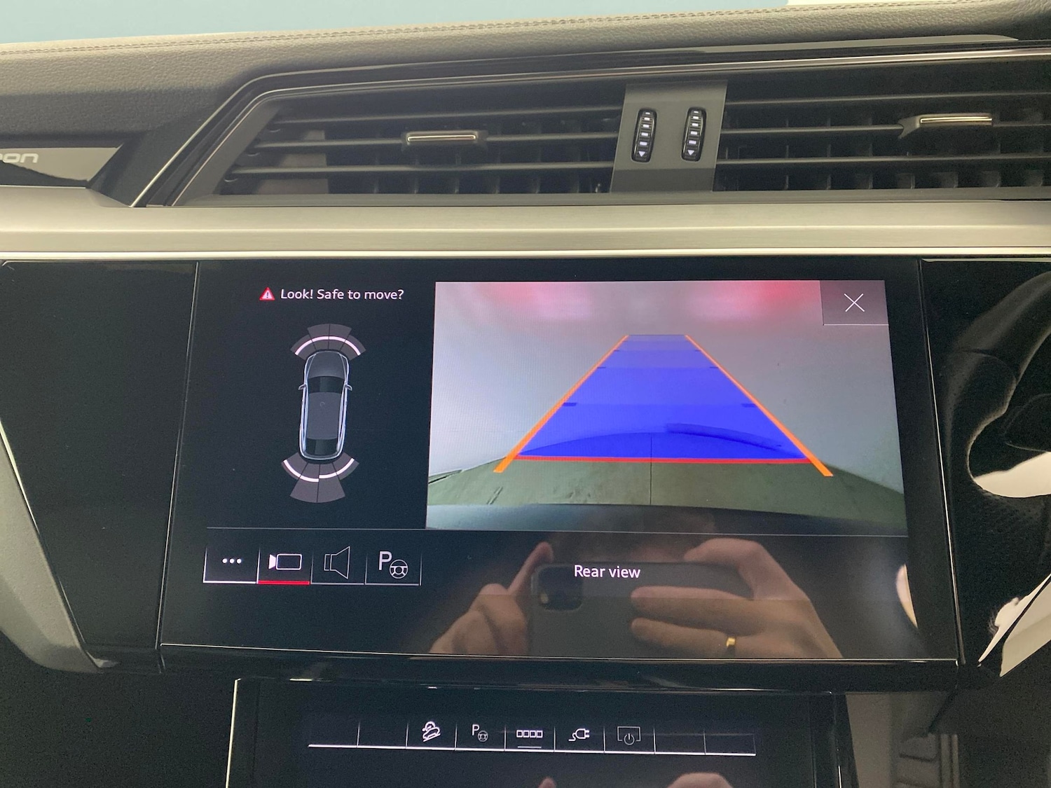 Used Audi e-tron 2022 for sale - 76467554: Photo 9