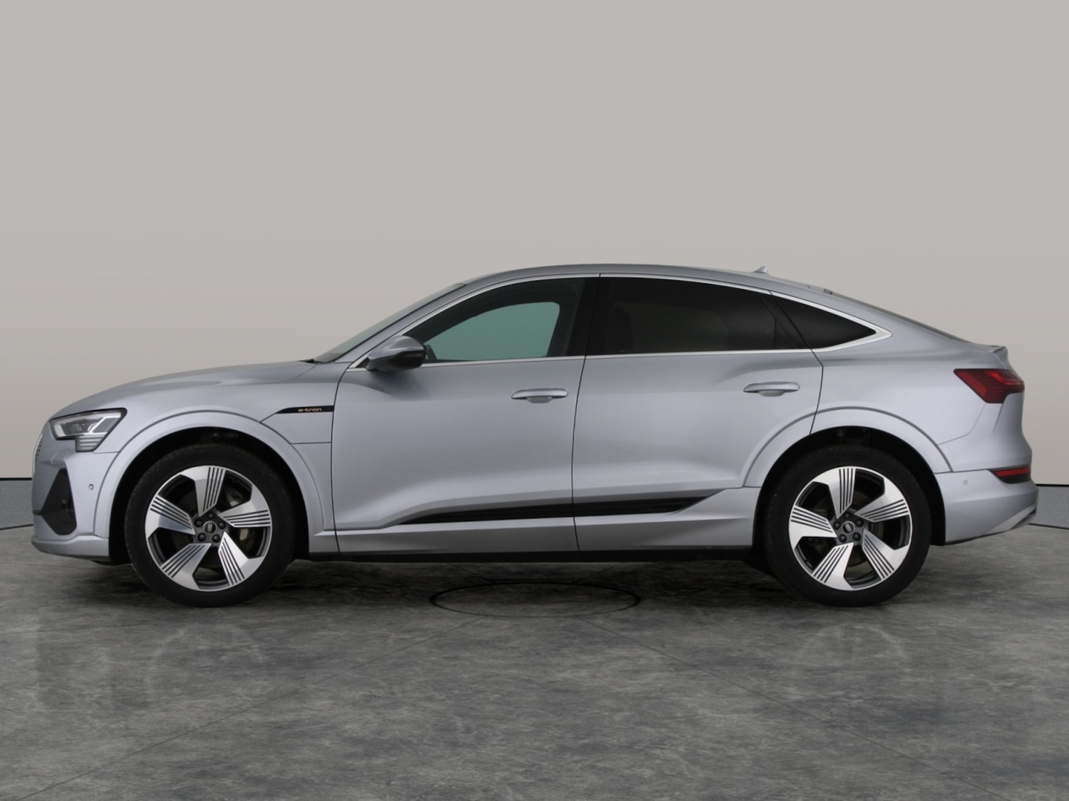 Used Audi e-tron 2023 for sale - 77316621: Photo 13