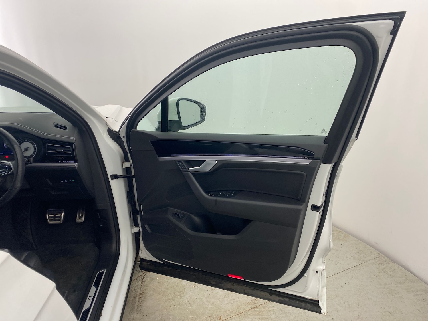 Used Volkswagen Touareg 2022 for sale - 77326673: Photo 28