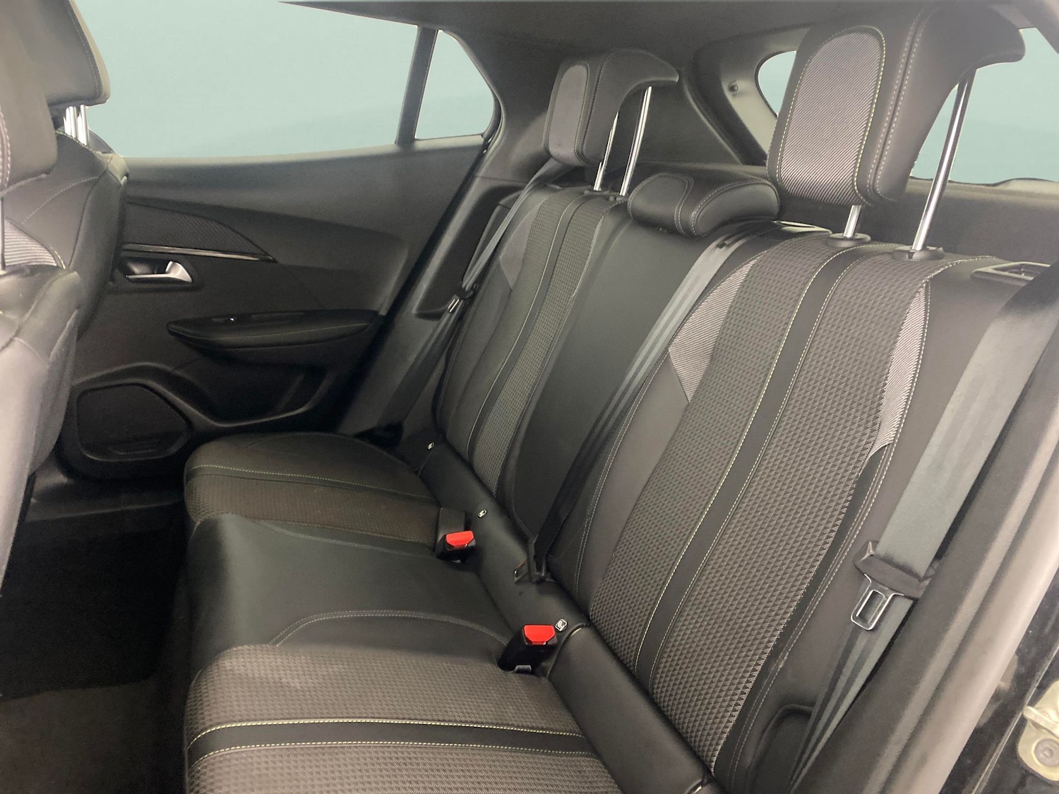 Used Peugeot E-2008 2022 for sale - 77272010: Photo 27