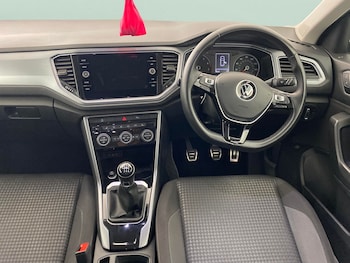 Used Volkswagen T-Roc 2021 for sale - 77164382: Photo