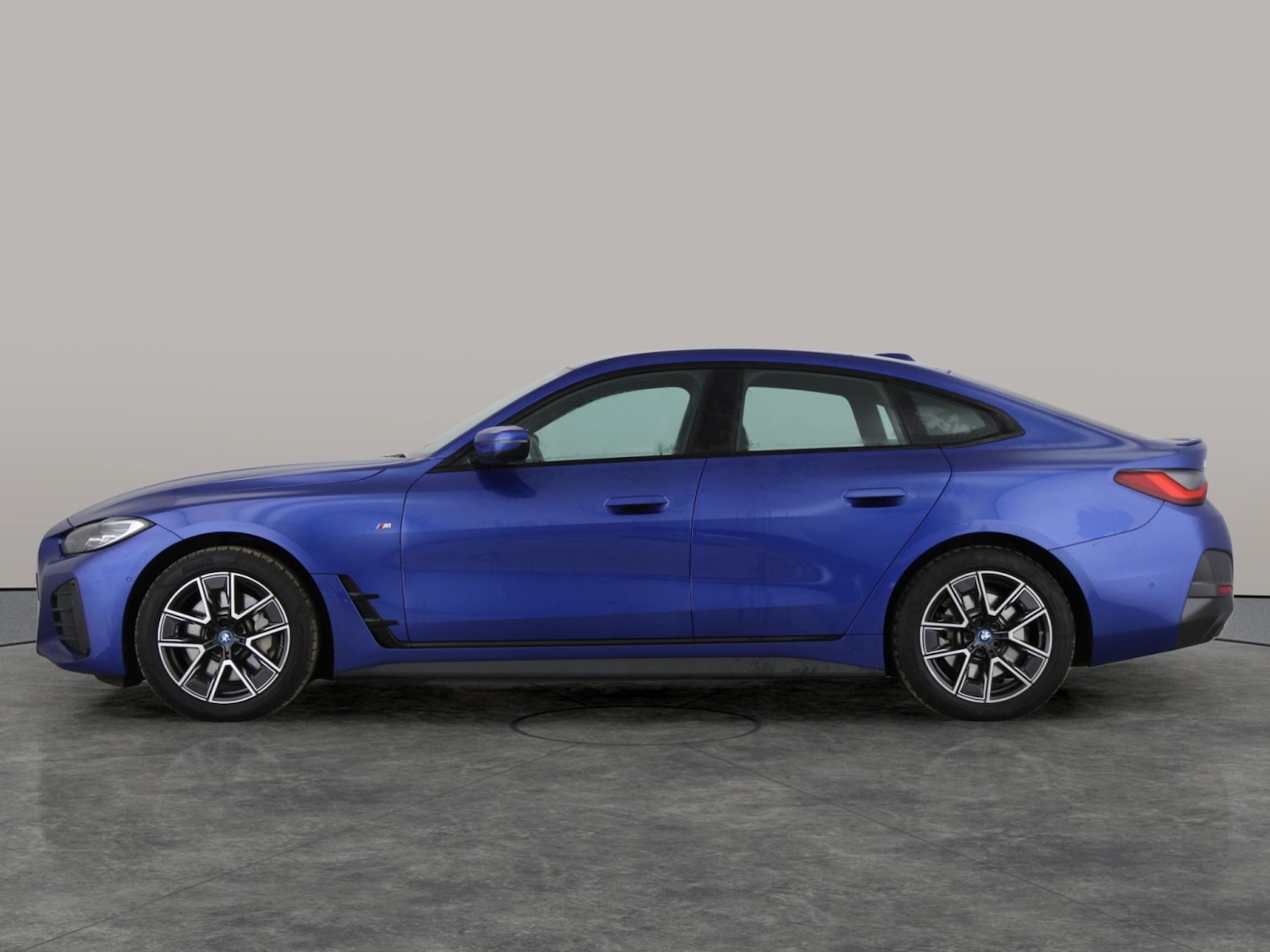 Used BMW i4 2023 for sale - 77797917: Photo 13