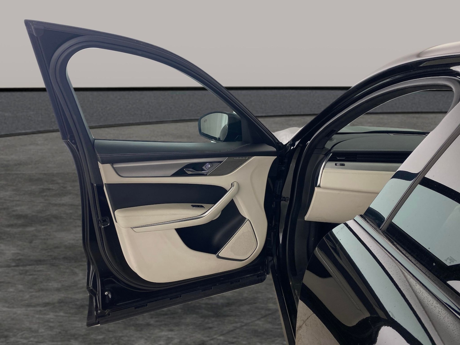 Used Jaguar F-Pace 2021 for sale - 76946367: Photo 23