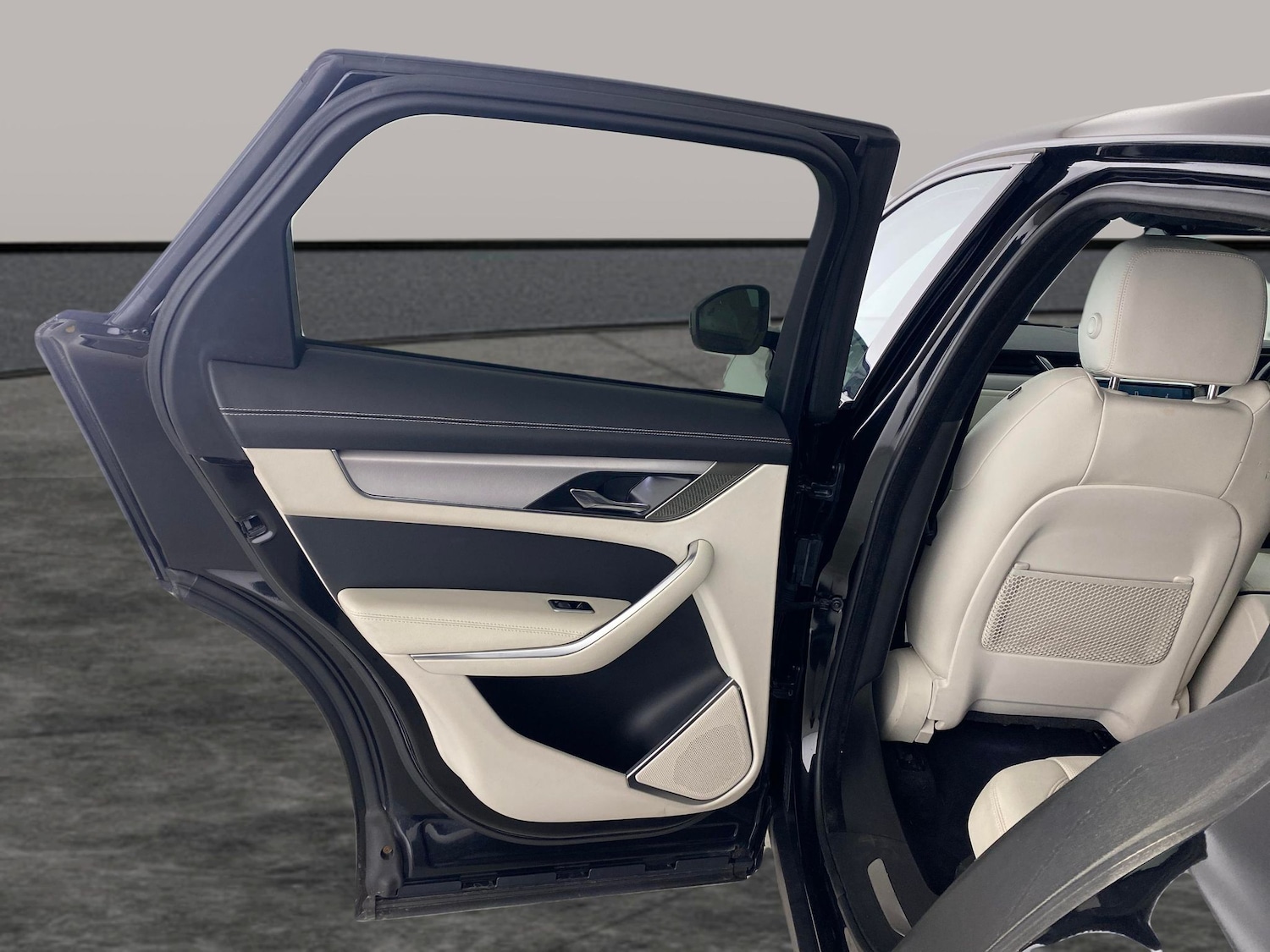 Used Jaguar F-Pace 2021 for sale - 76946367: Photo 24