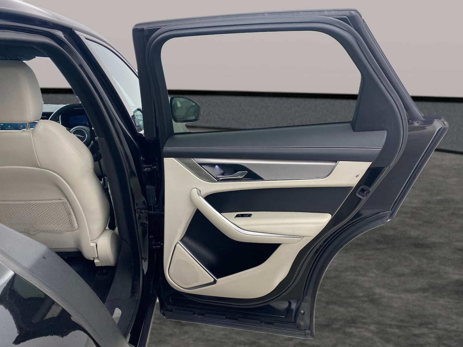 Used Jaguar F-Pace 2021 for sale - 76946367: Photo 26