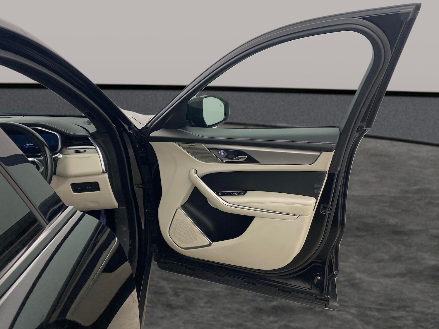 Used Jaguar F-Pace 2021 for sale - 76946367: Photo 27