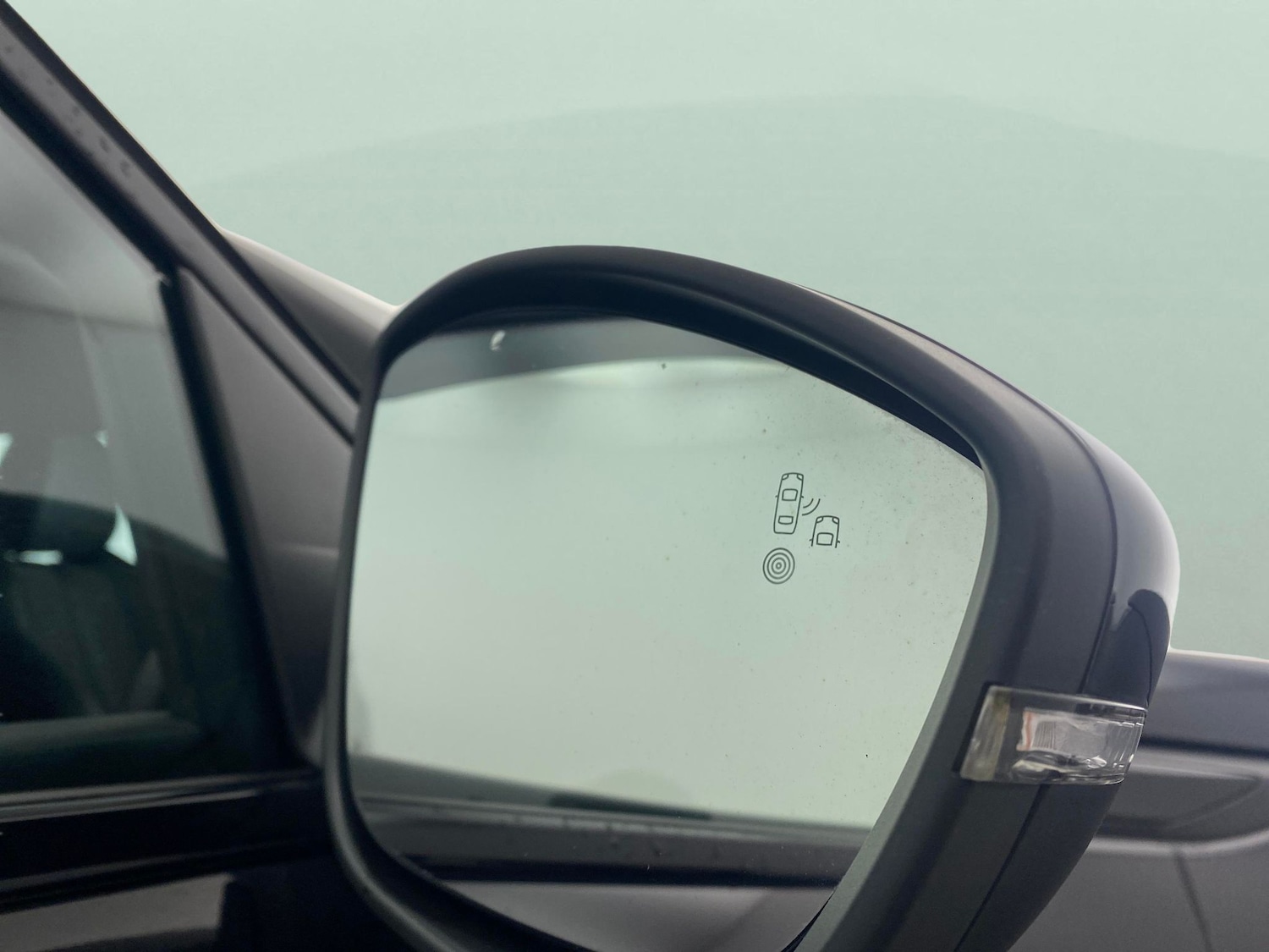 Used Peugeot E-2008 2023 for sale - 77031825: Photo 14