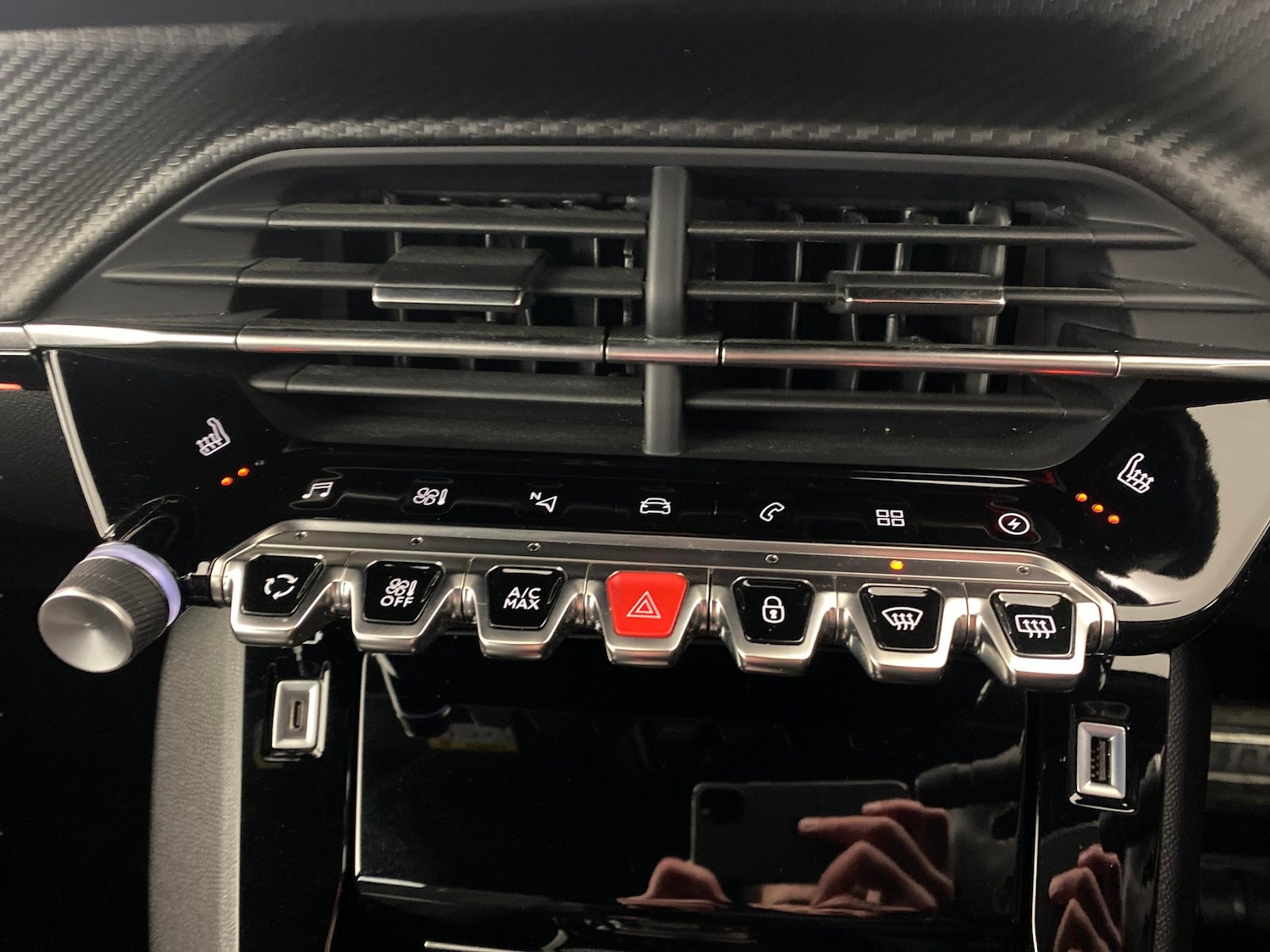 Used Peugeot E-2008 2023 for sale - 77031825: Photo 17