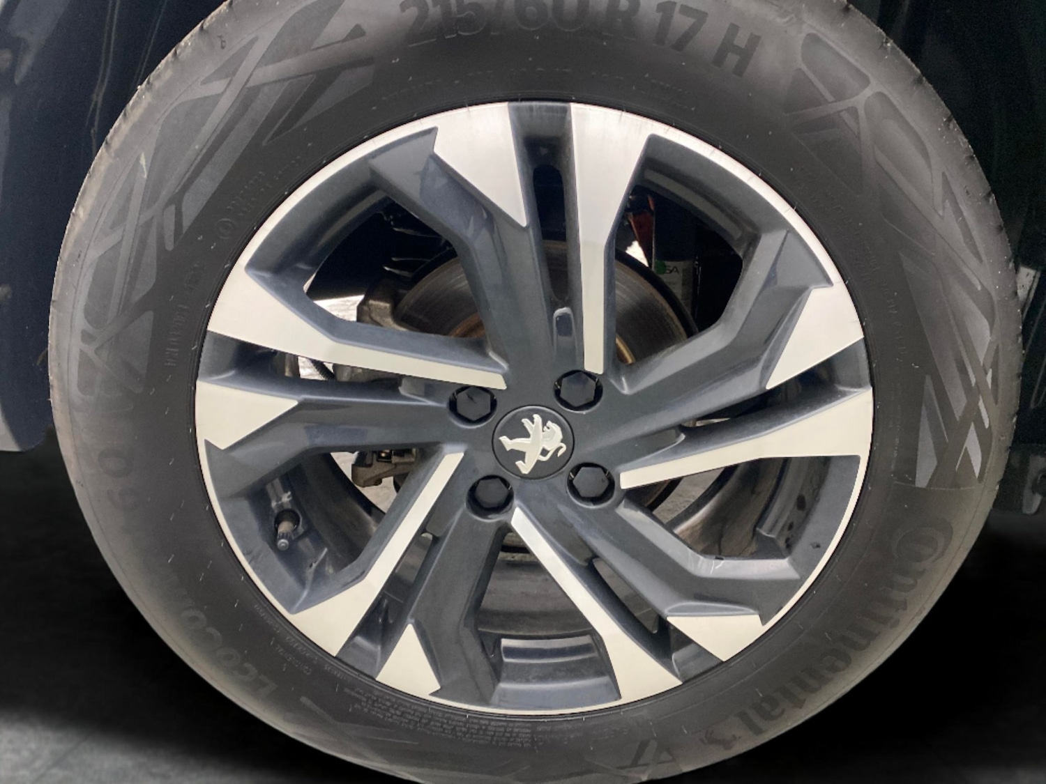 Used Peugeot E-2008 2023 for sale - 77031825: Photo 22