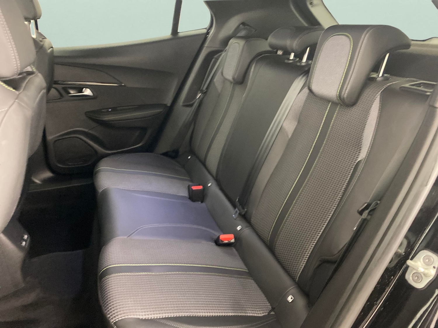 Used Peugeot E-2008 2023 for sale - 77031825: Photo 26