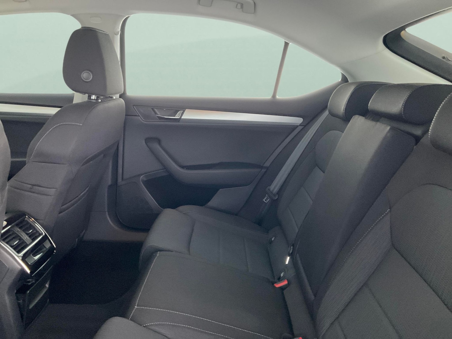 Used Skoda Superb 2018 for sale - 76519616: Photo 30