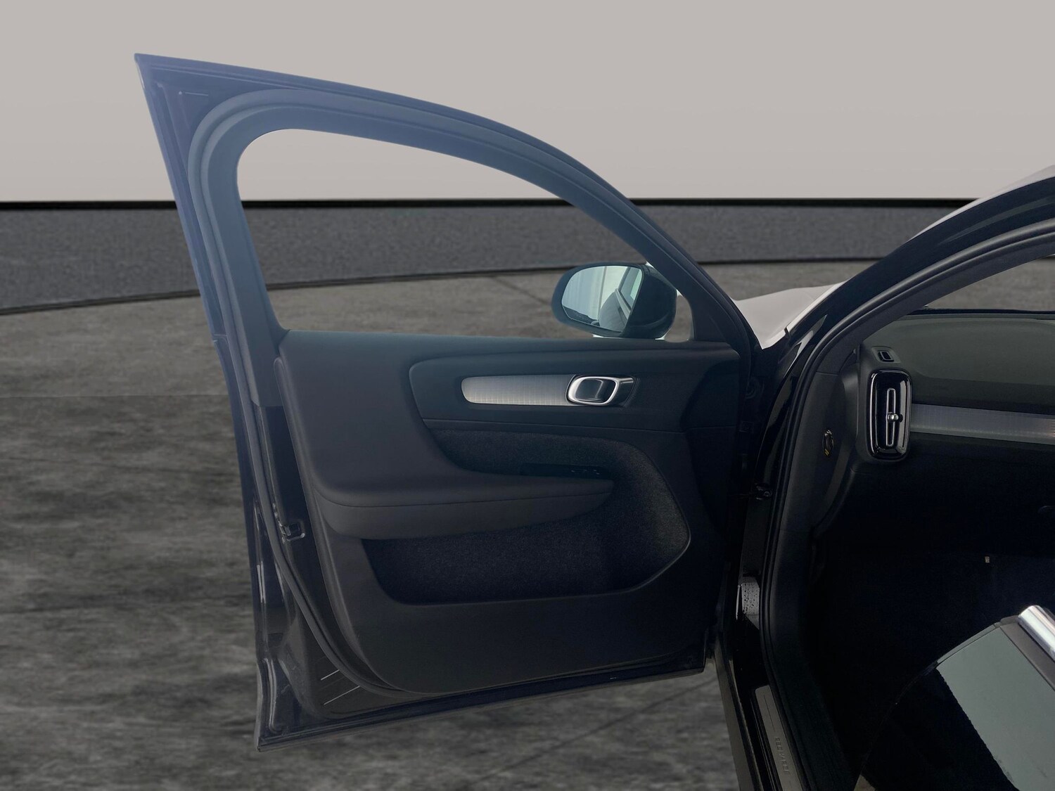 Used Volvo XC40 2023 for sale - 77730595: Photo 23