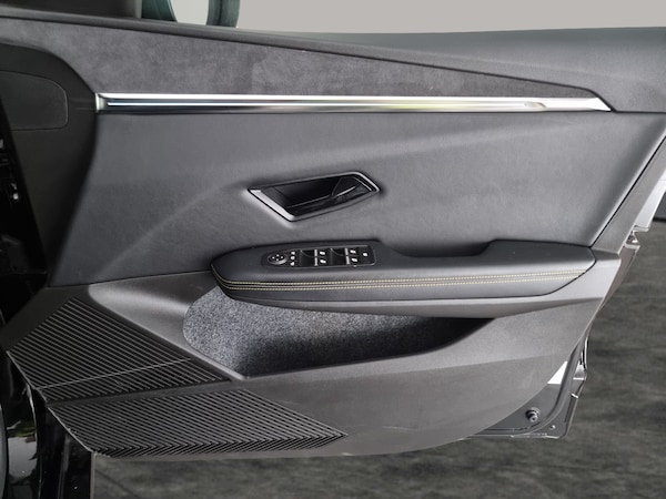 Used Renault Megane E Tech 2023 for sale - 76087725: Photo 45