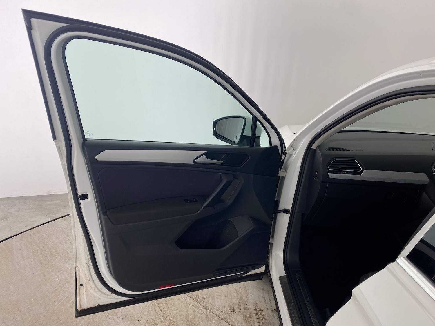 Used Volkswagen Tiguan 2019 for sale - 77210882: Photo 23