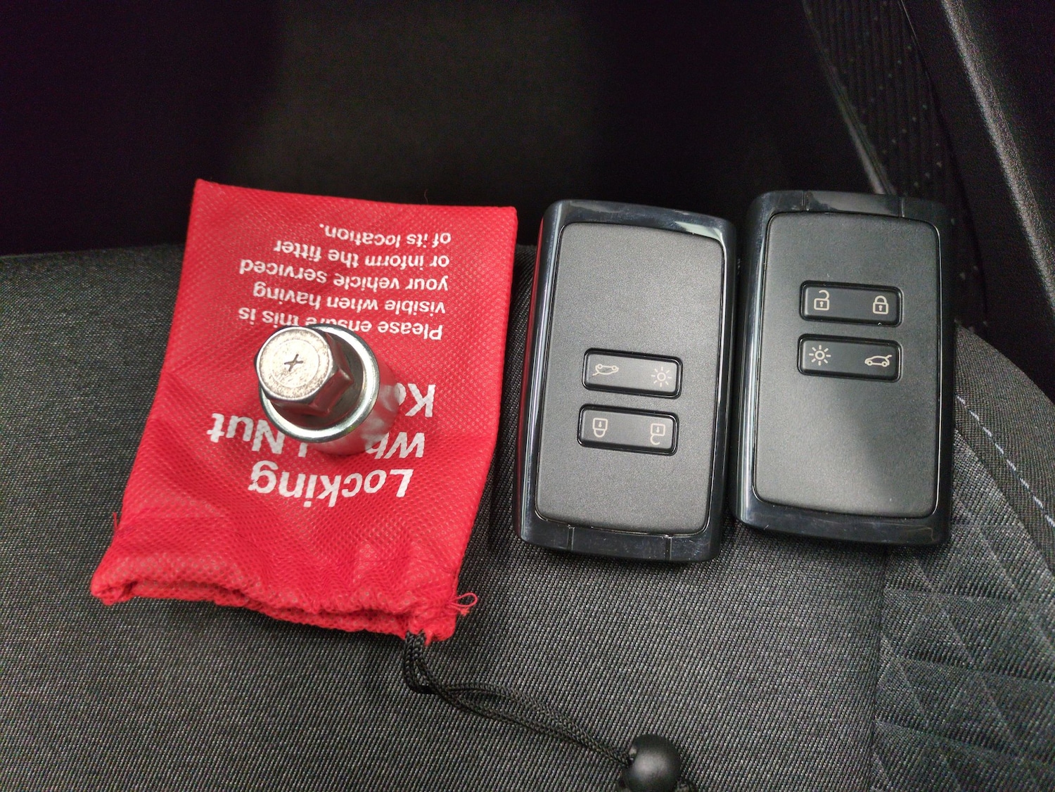 Used Renault Clio for sale - 76491967: Photo 32