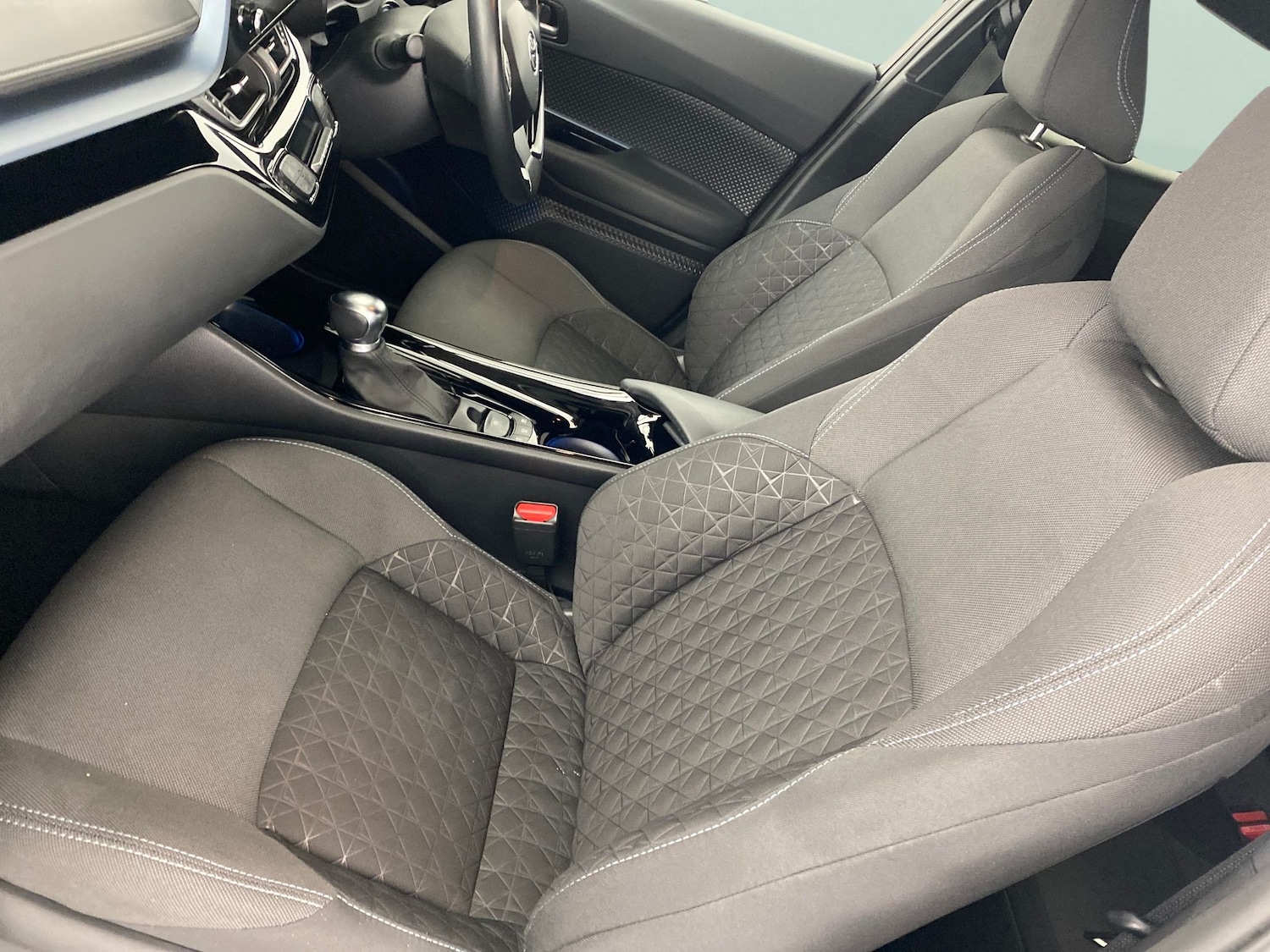 Used Toyota C-HR 2022 for sale - 76077615: Photo 4