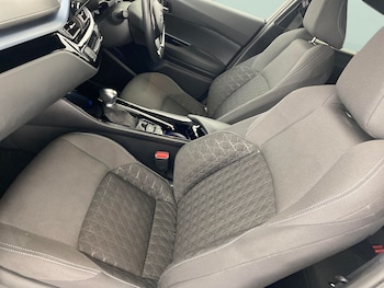 Used Toyota C-HR 2022 for sale - 76077615: Photo 4