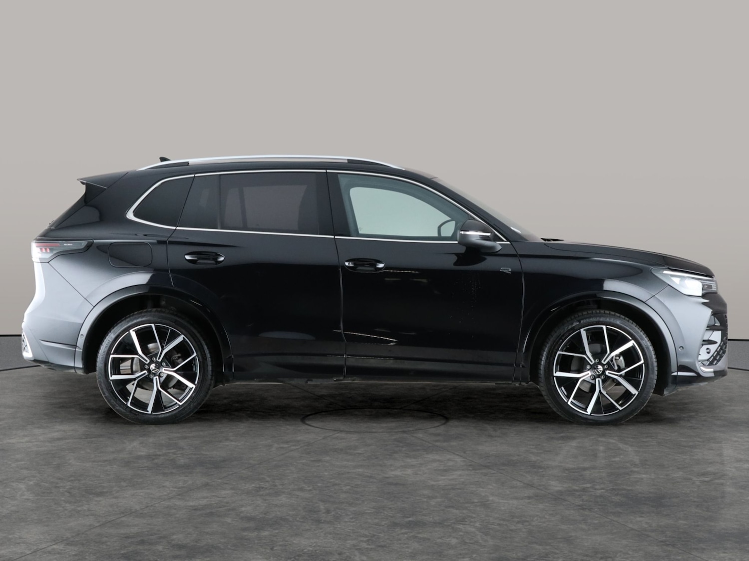 Used Volkswagen Tiguan 2024 for sale - 77020016: Photo 9