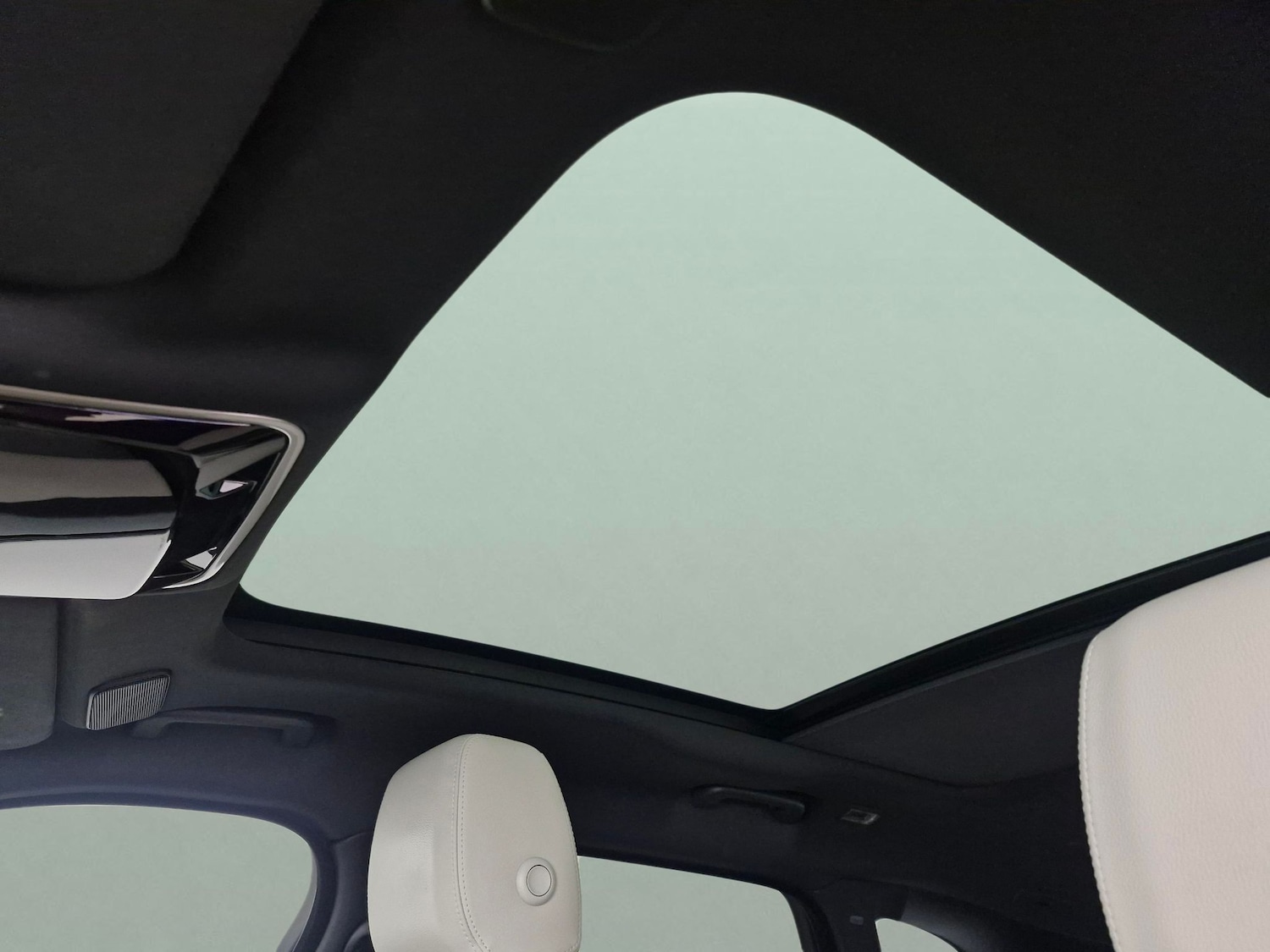 Used Land Rover Range Rover Velar 2023 for sale - 78144374: Photo 5