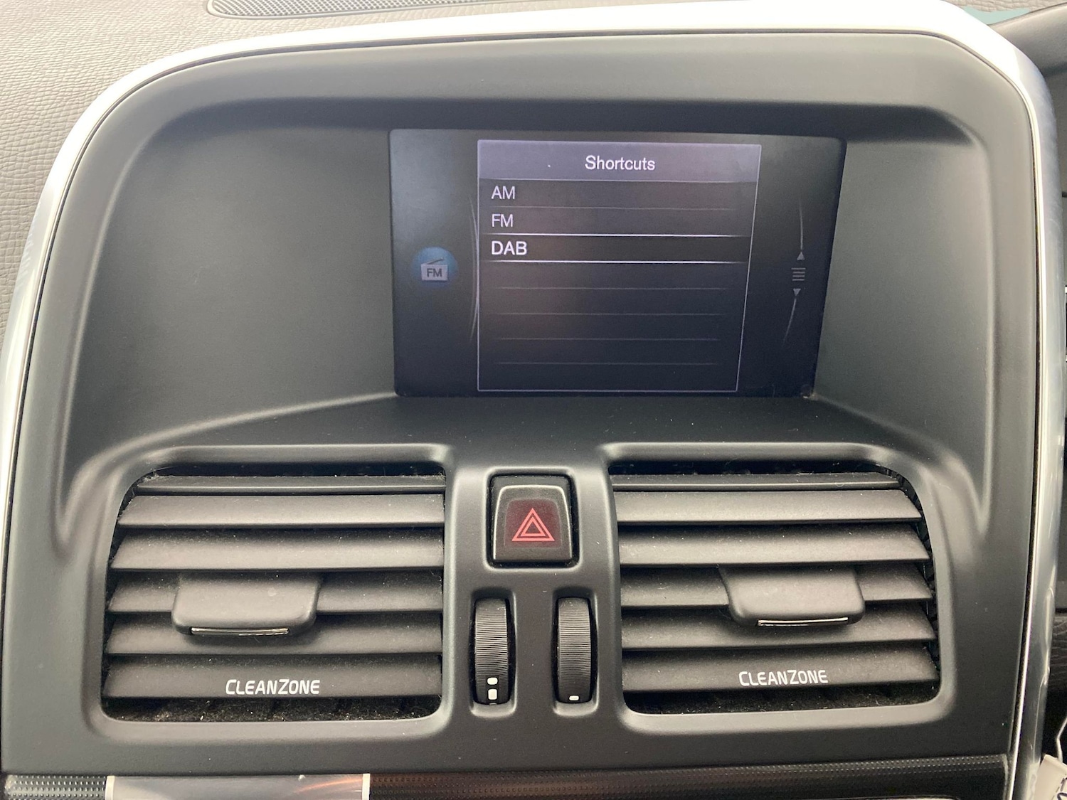 Used Volvo XC60 2017 for sale - 76098336: Photo 7