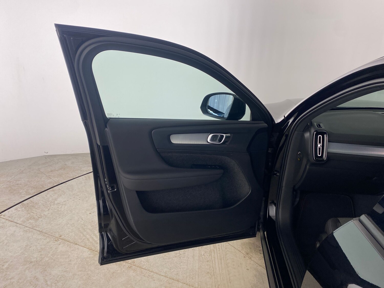 Used Volvo XC40 2024 for sale - 77730621: Photo 22