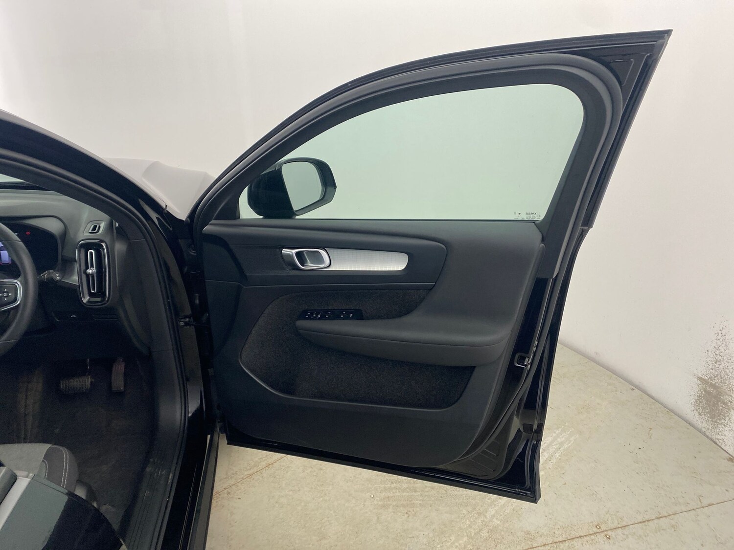 Used Volvo XC40 2024 for sale - 77730621: Photo 26