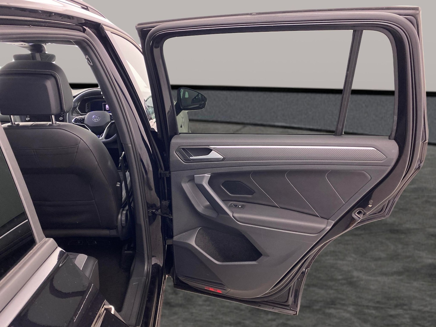 Used Volkswagen Tiguan 2023 for sale - 77106330: Photo 24