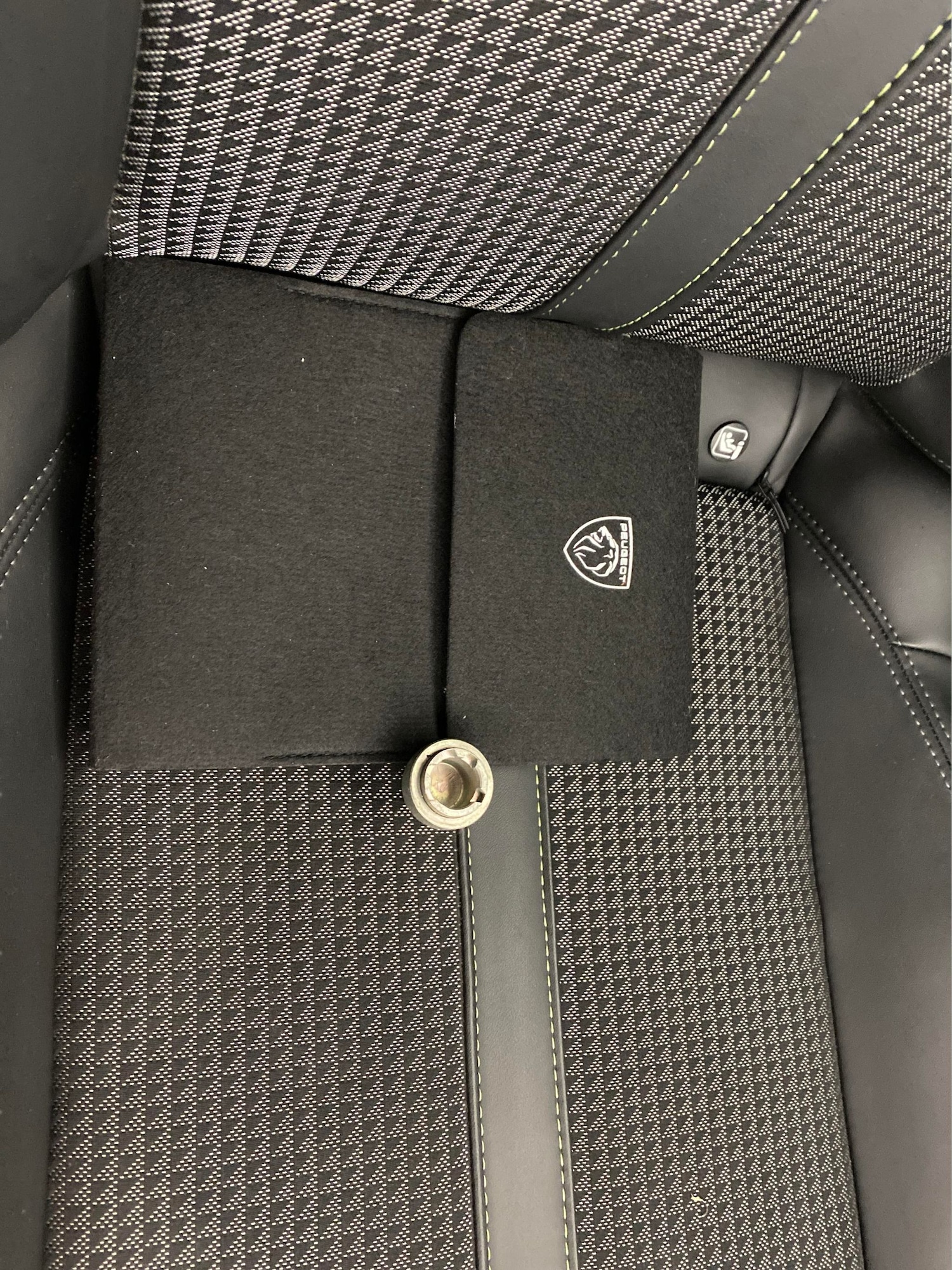 Used Peugeot E-2008 2024 for sale - 76693988: Photo 30