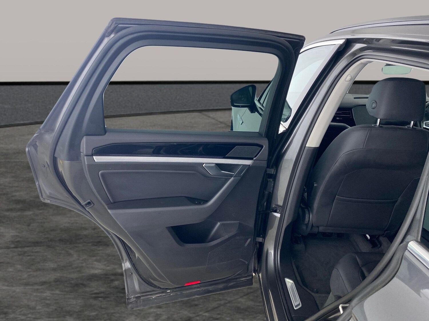 Used Volkswagen Touareg for sale - 77676930: Photo 25