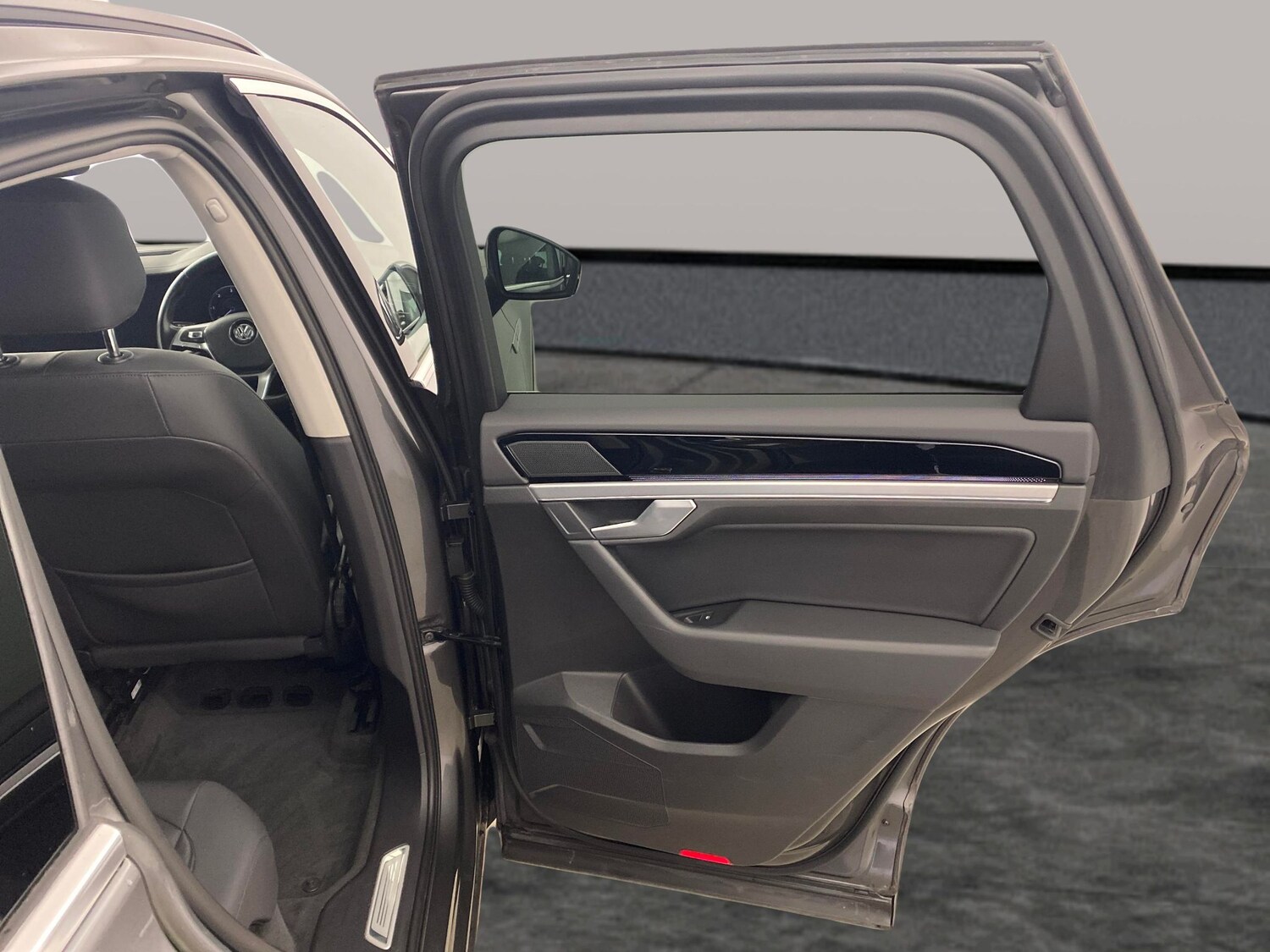 Used Volkswagen Touareg for sale - 77676930: Photo 27