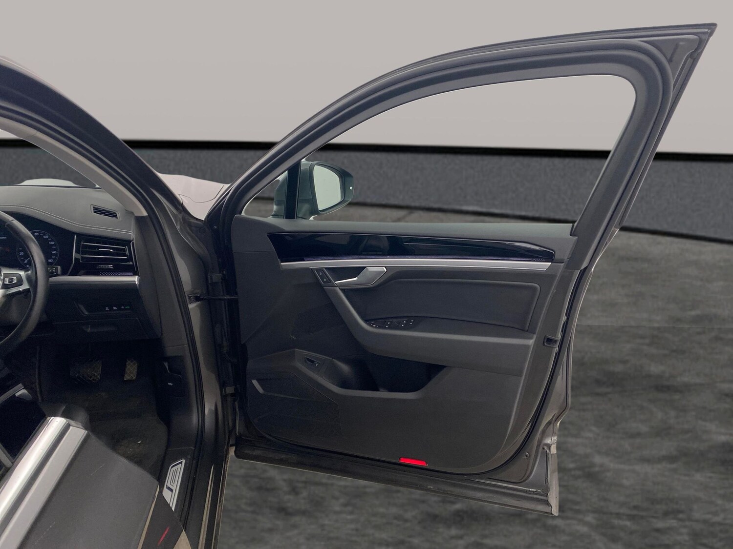 Used Volkswagen Touareg for sale - 77676930: Photo 28