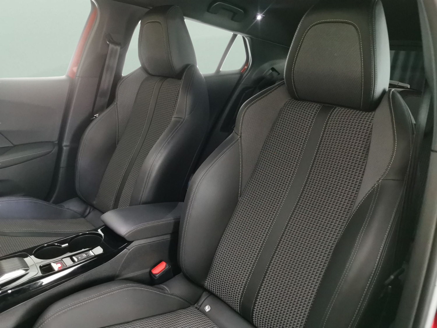 Used Peugeot E-2008 2022 for sale - 76577885: Photo 21