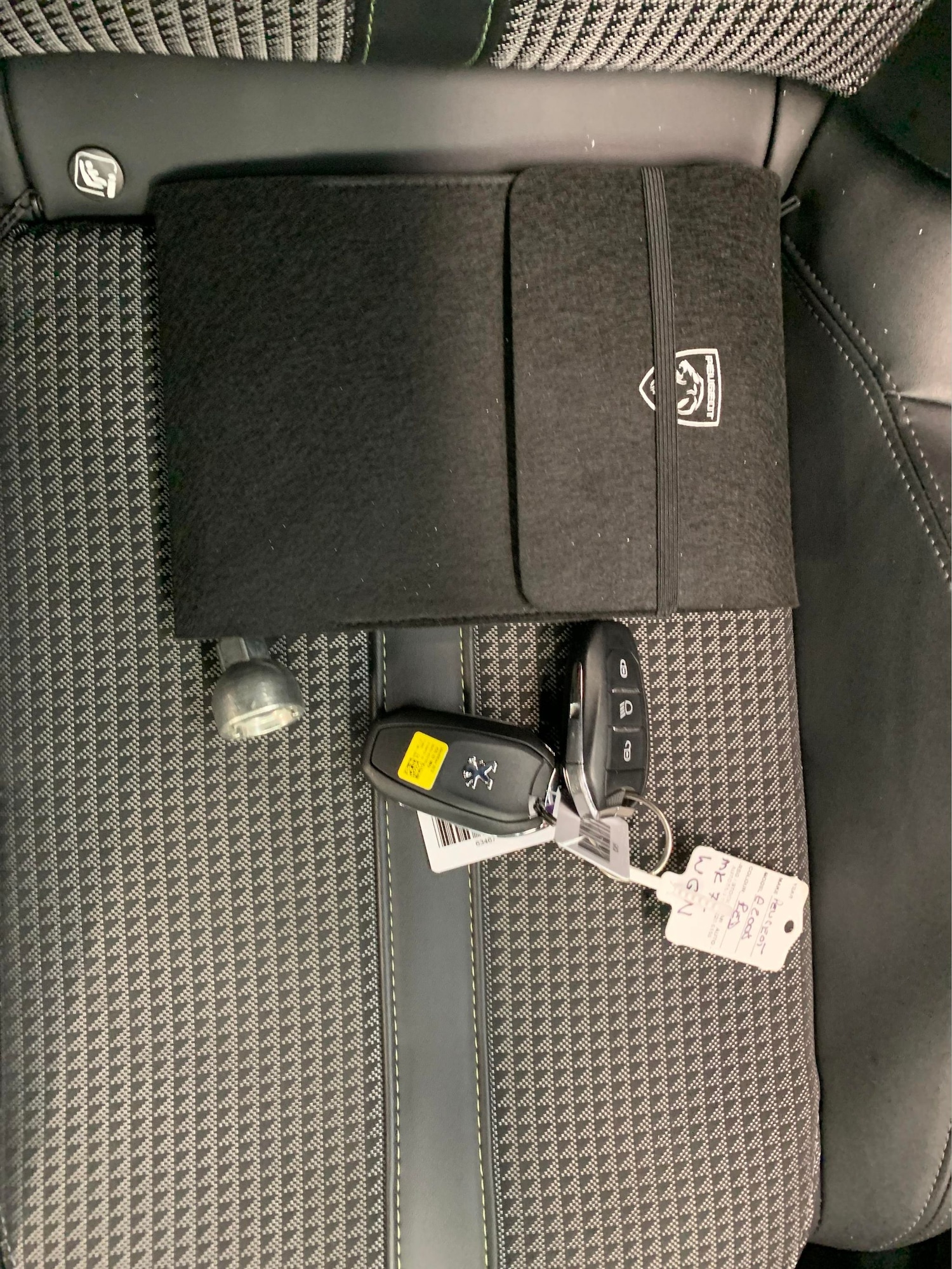 Used Peugeot E-2008 2022 for sale - 76577885: Photo 32