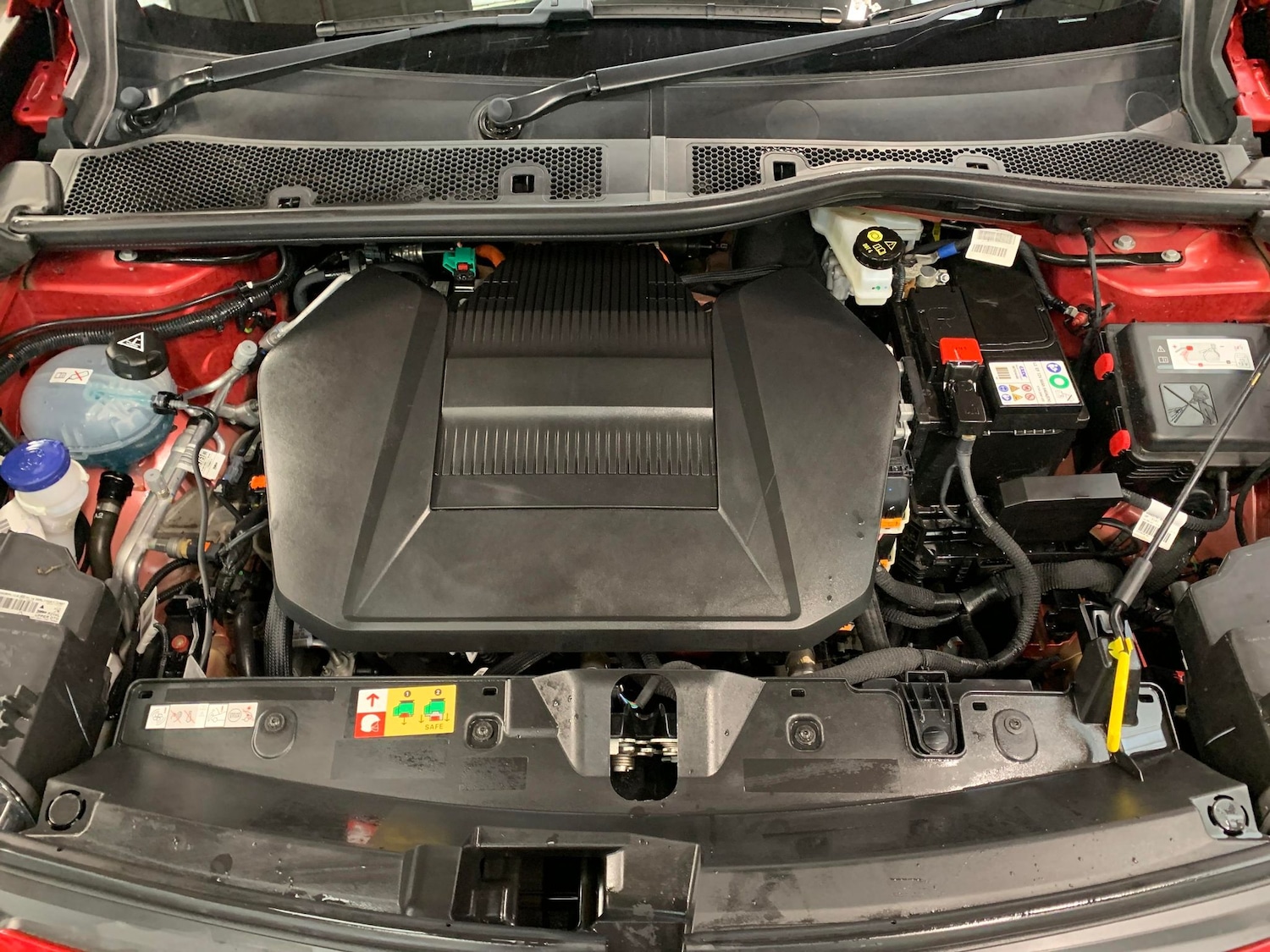 Used Peugeot E-2008 2022 for sale - 76577885: Photo 33