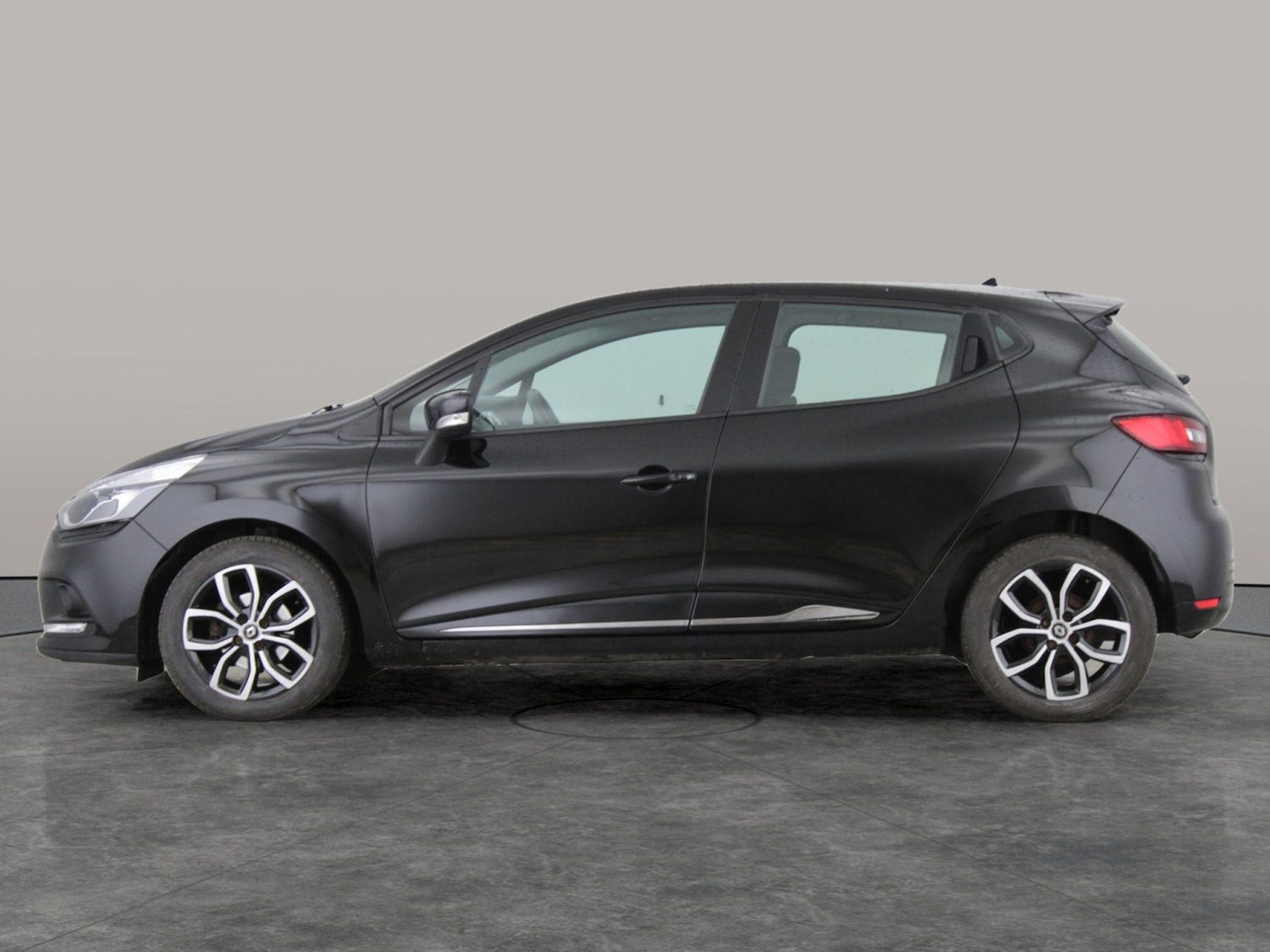 Used Renault Clio 2019 for sale - 76984532: Photo 12